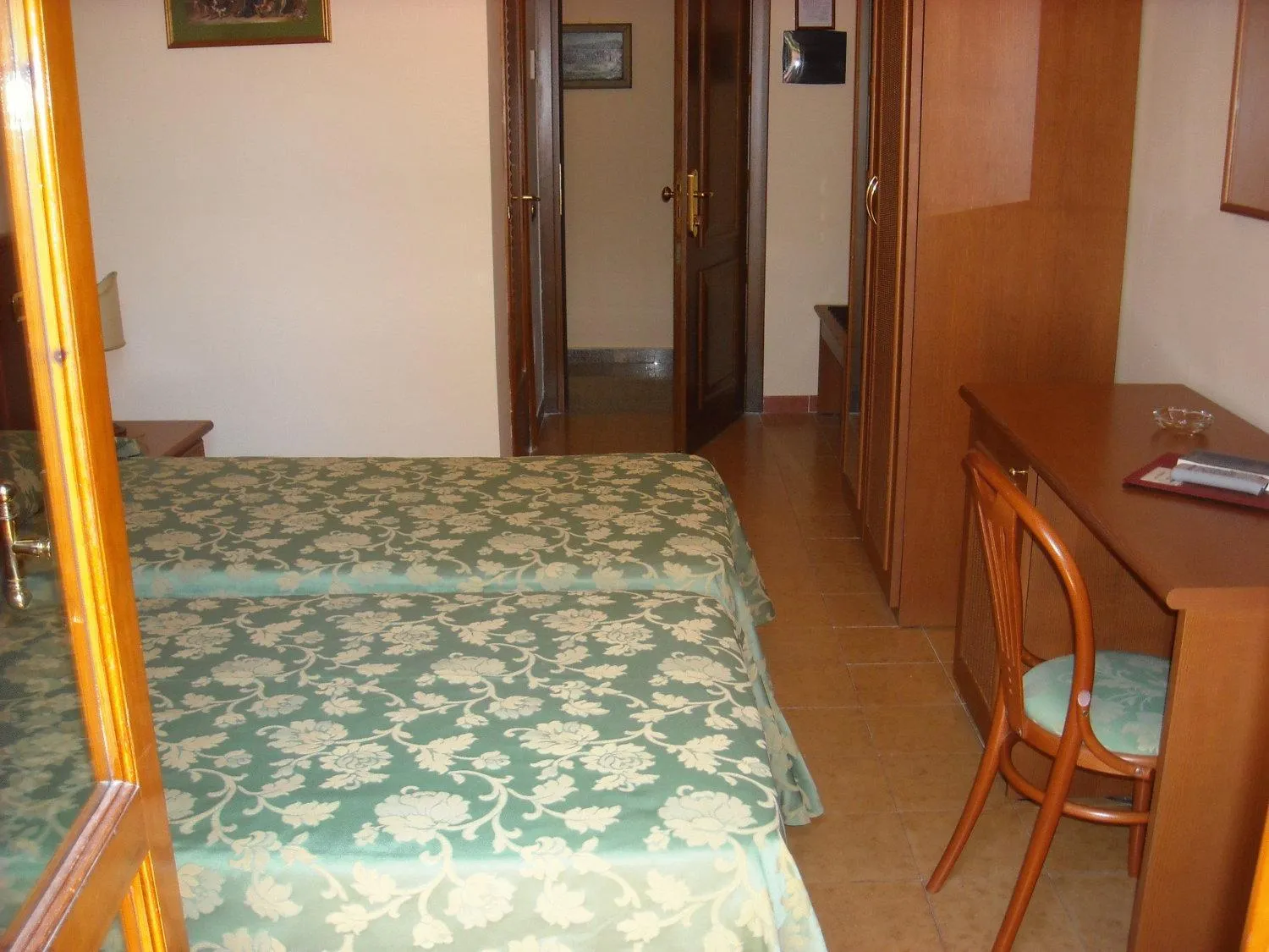 Photo of the whole room, Bed in Hotel Ipanema