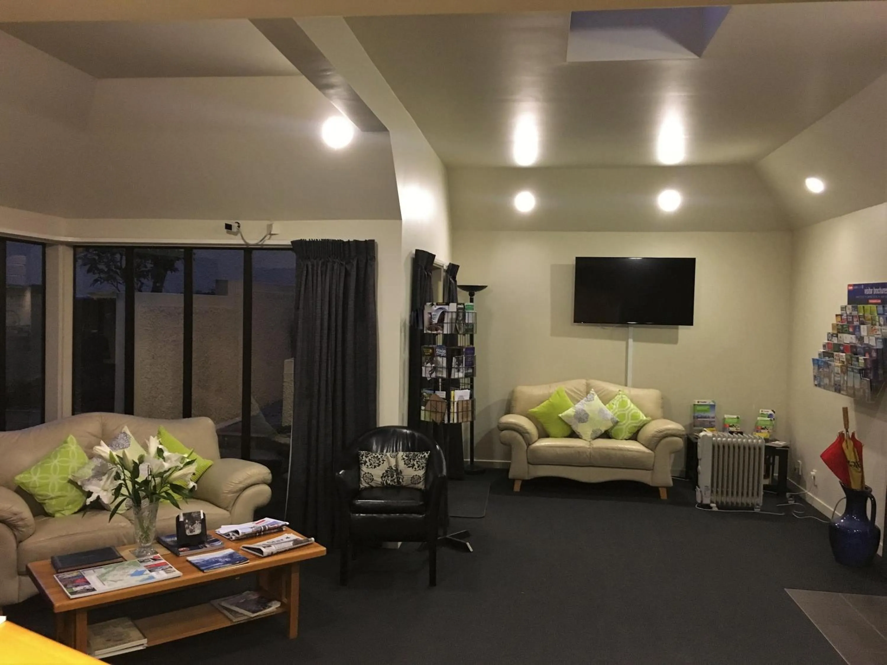 Lobby or reception in Cable Court Motel