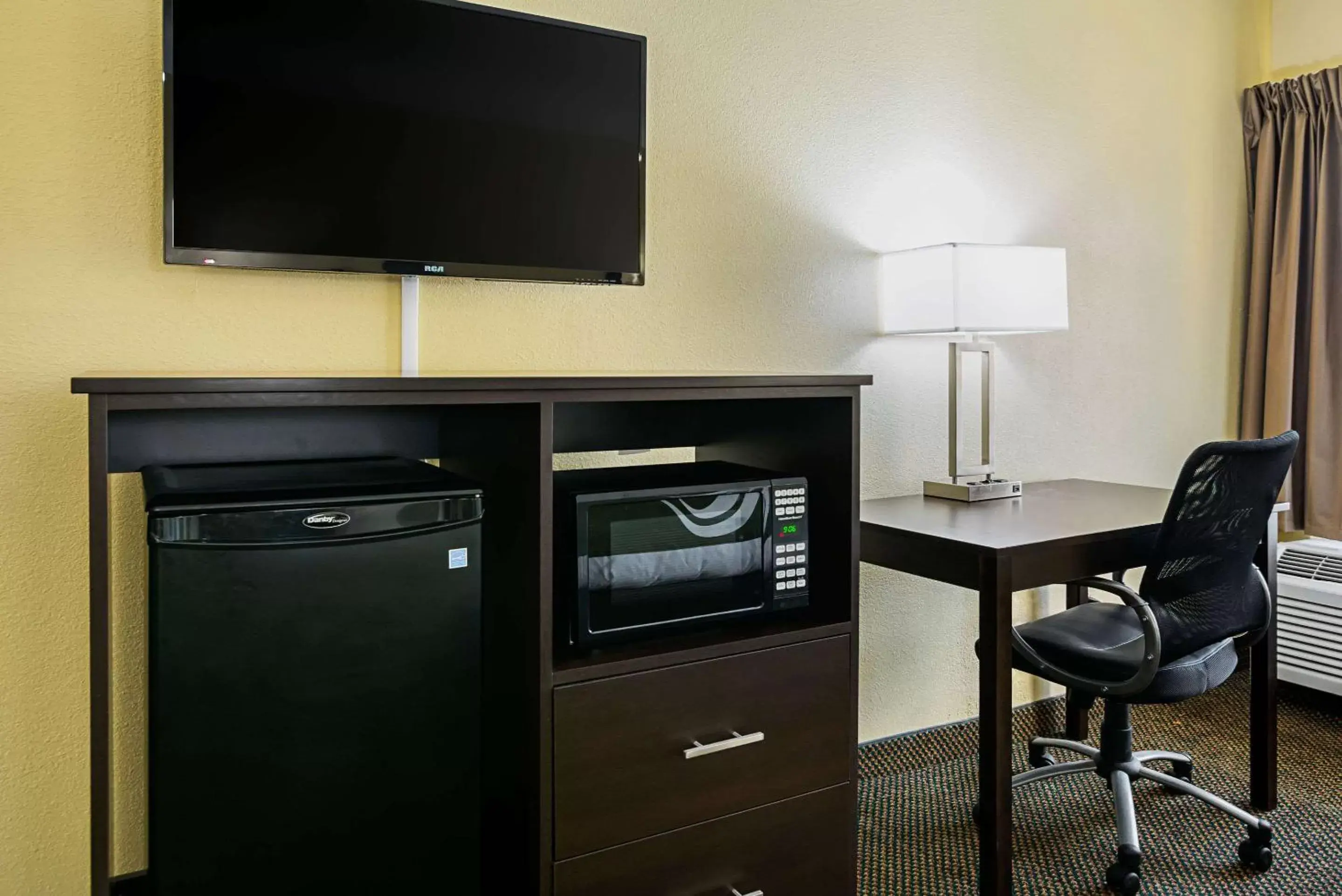 Photo of the whole room, TV/Entertainment Center in Quality Inn & Suites Greensburg I-74