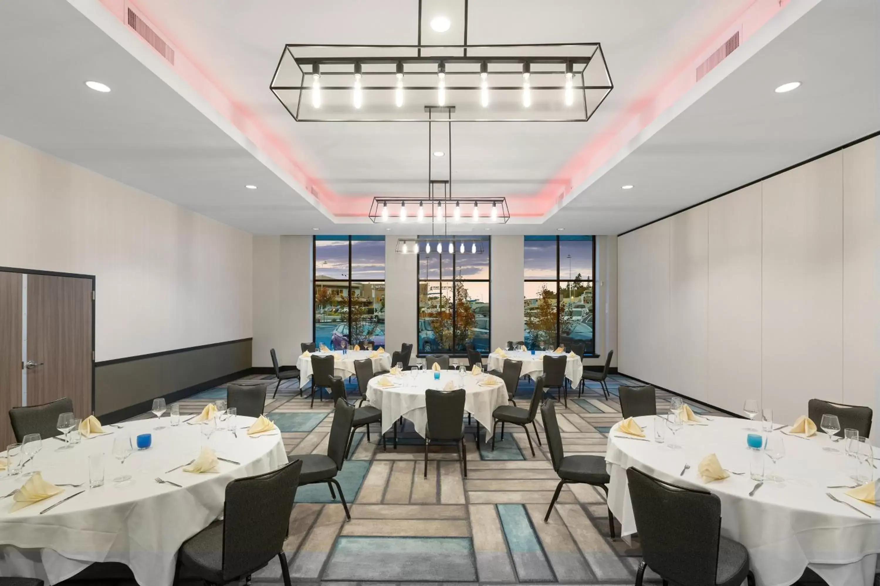 Banquet/Function facilities, Restaurant/Places to Eat in Hotel Indigo Seattle Everett Waterfront Place, an IHG Hotel