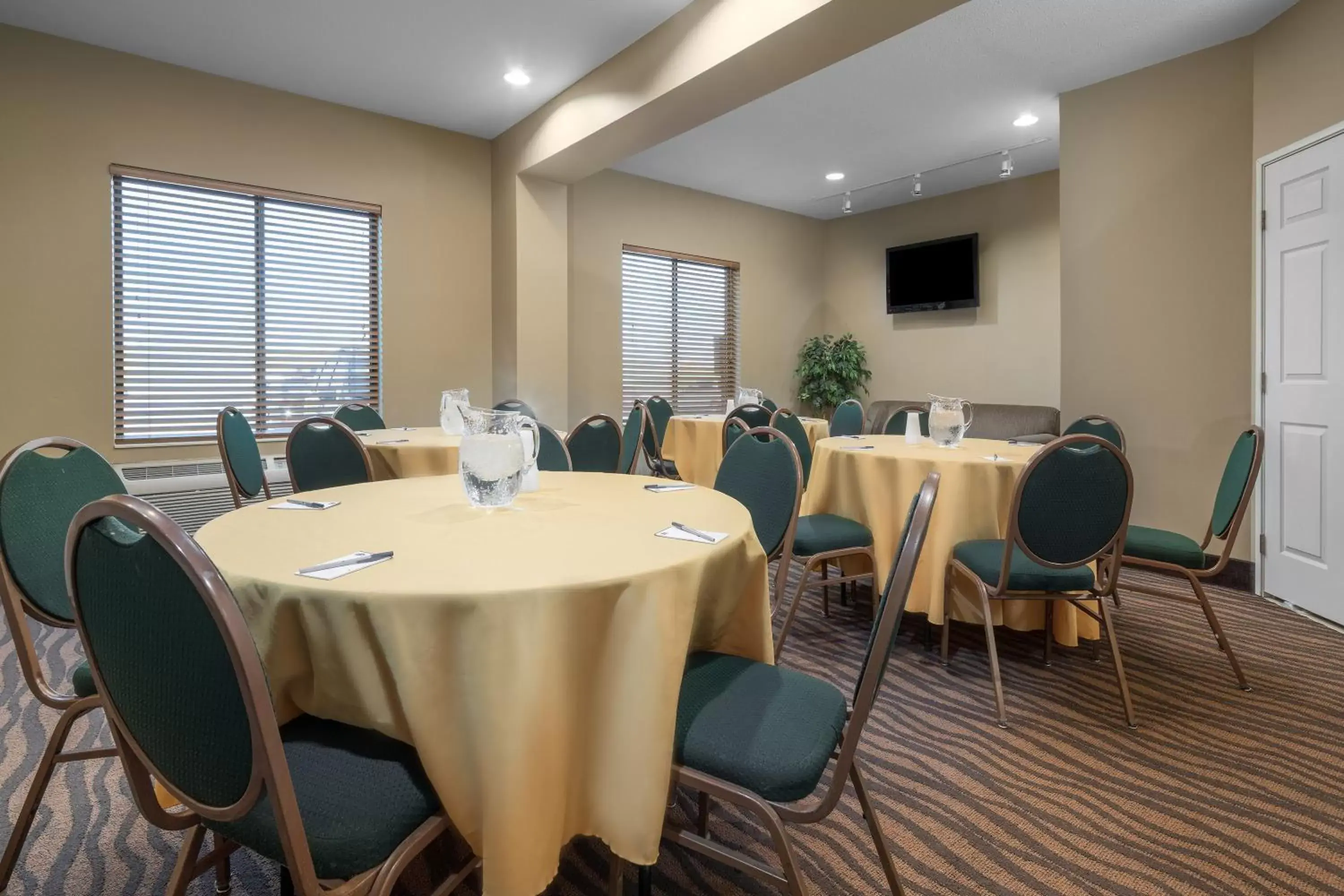 Banquet/Function facilities in AmericInn by Wyndham Rochester