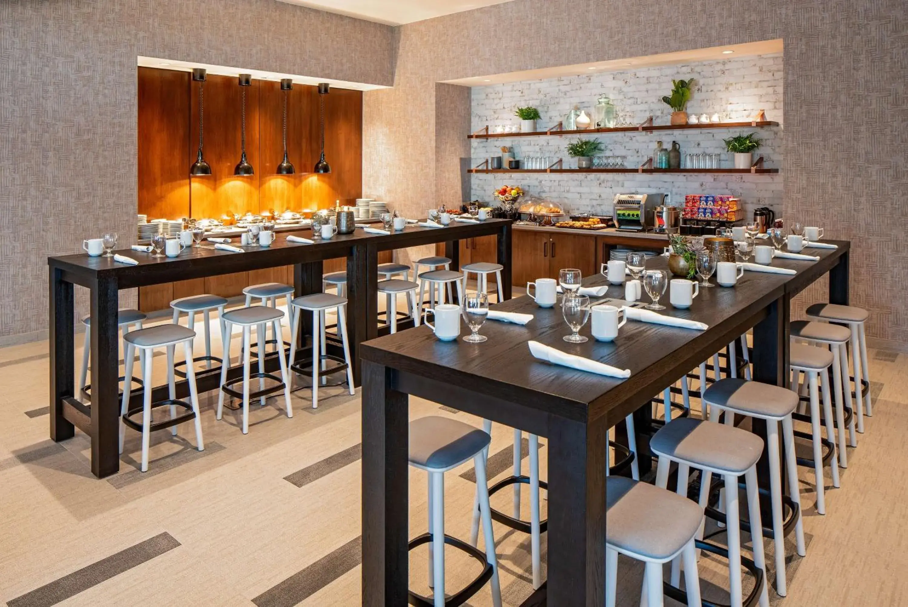 Restaurant/Places to Eat in Hilton Garden Inn Austin University Capitol District