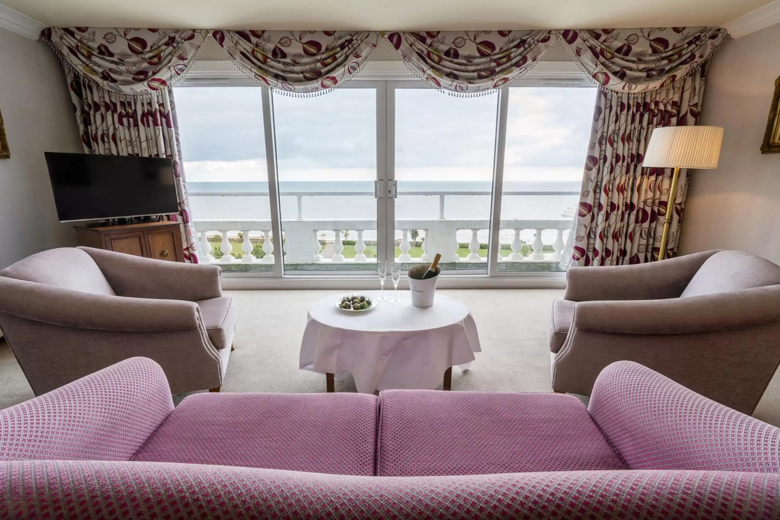 Bedroom, Seating Area in The Grand Hotel