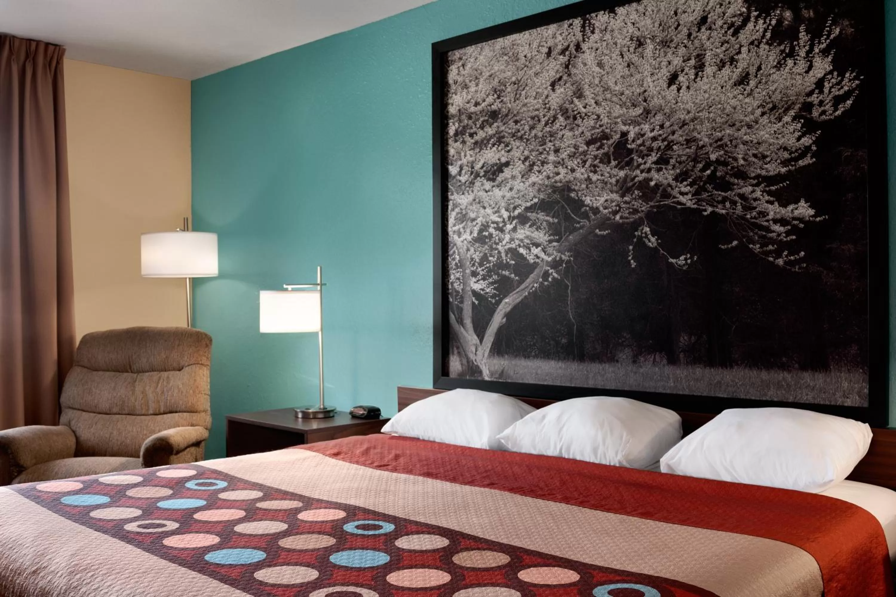 Bedroom, Bed in Super 8 by Wyndham Effingham