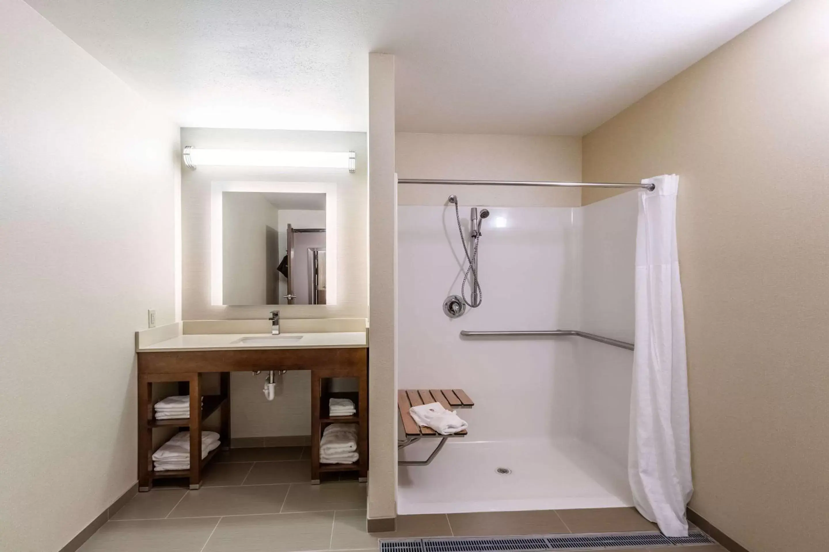 Bathroom in Comfort Suites Escanaba