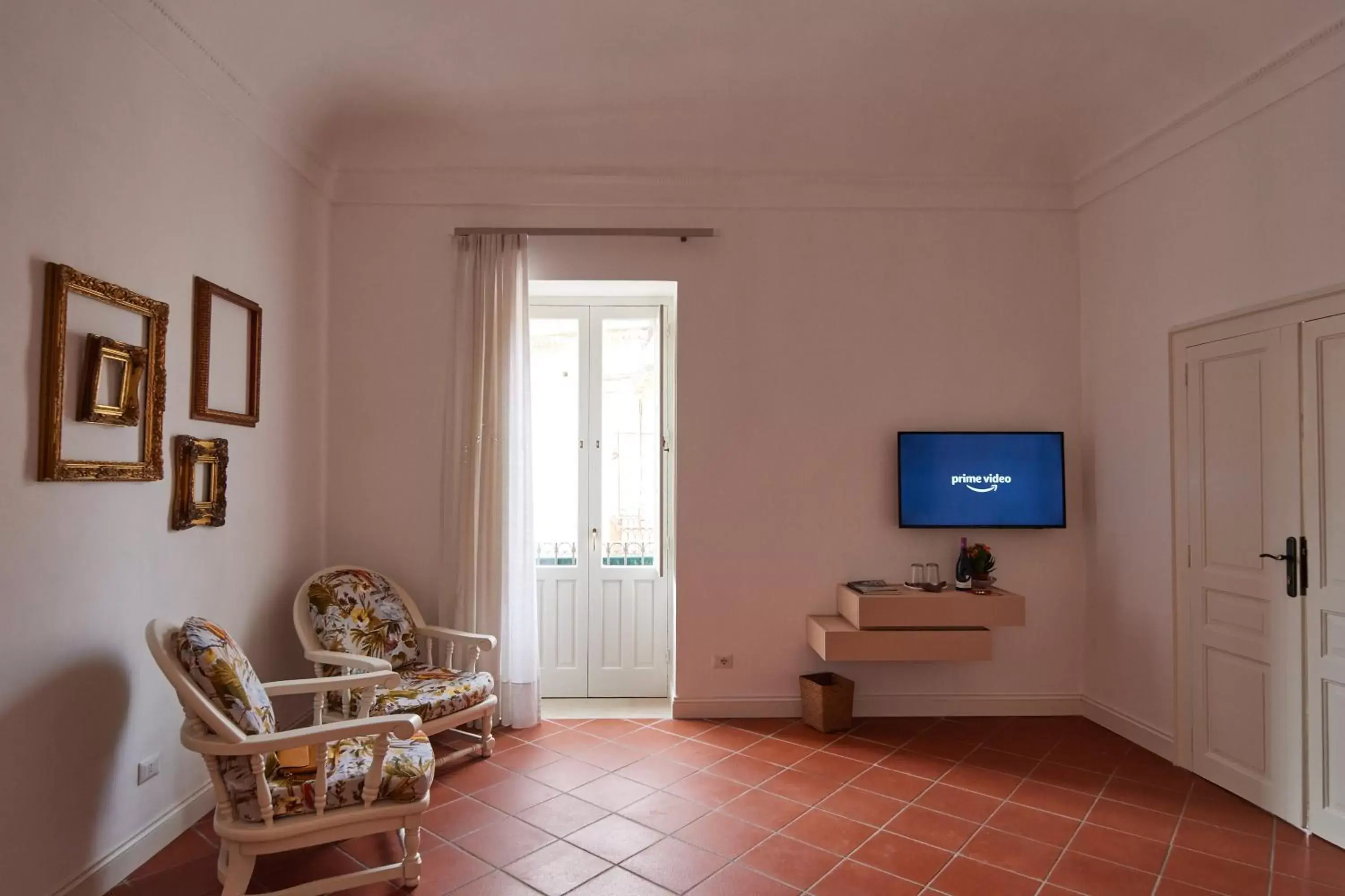 Seating area, TV/Entertainment Center in Galleria del Duomo