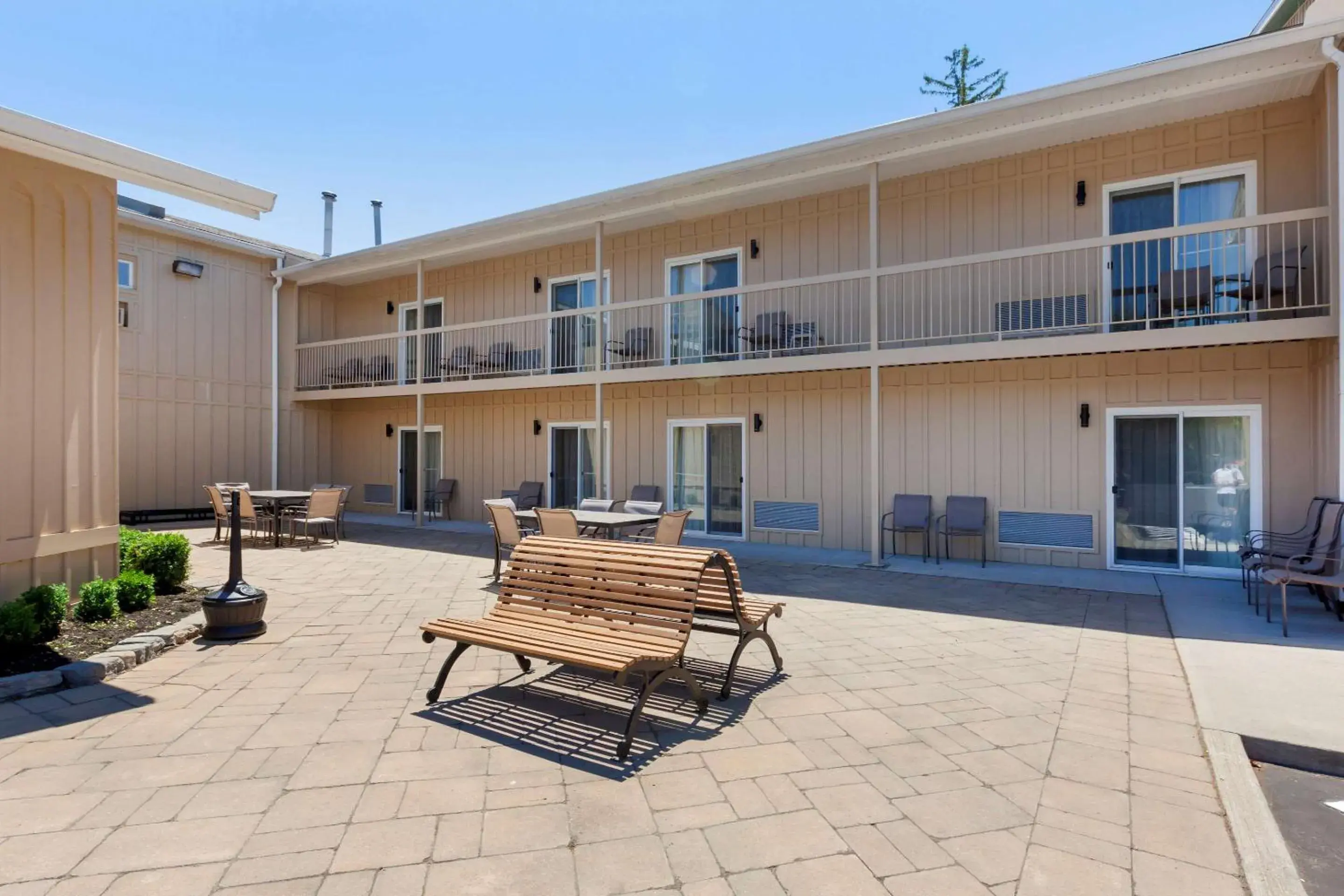 Property building, Swimming Pool in Comfort Inn & Suites Thousand Islands Harbour District