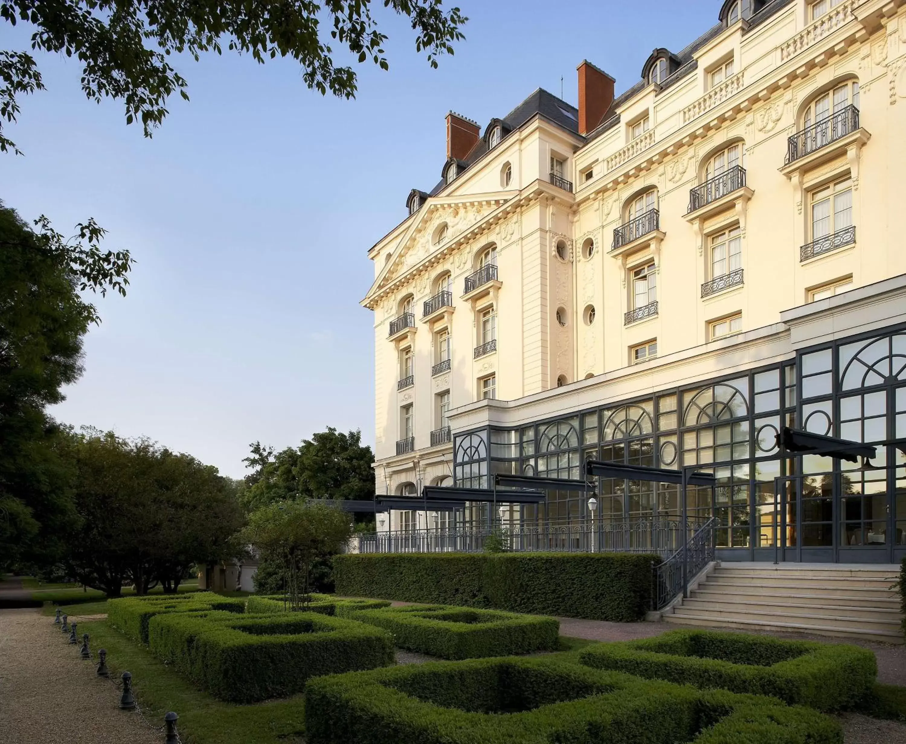 Garden, Property Building in Waldorf Astoria Versailles - Trianon Palace