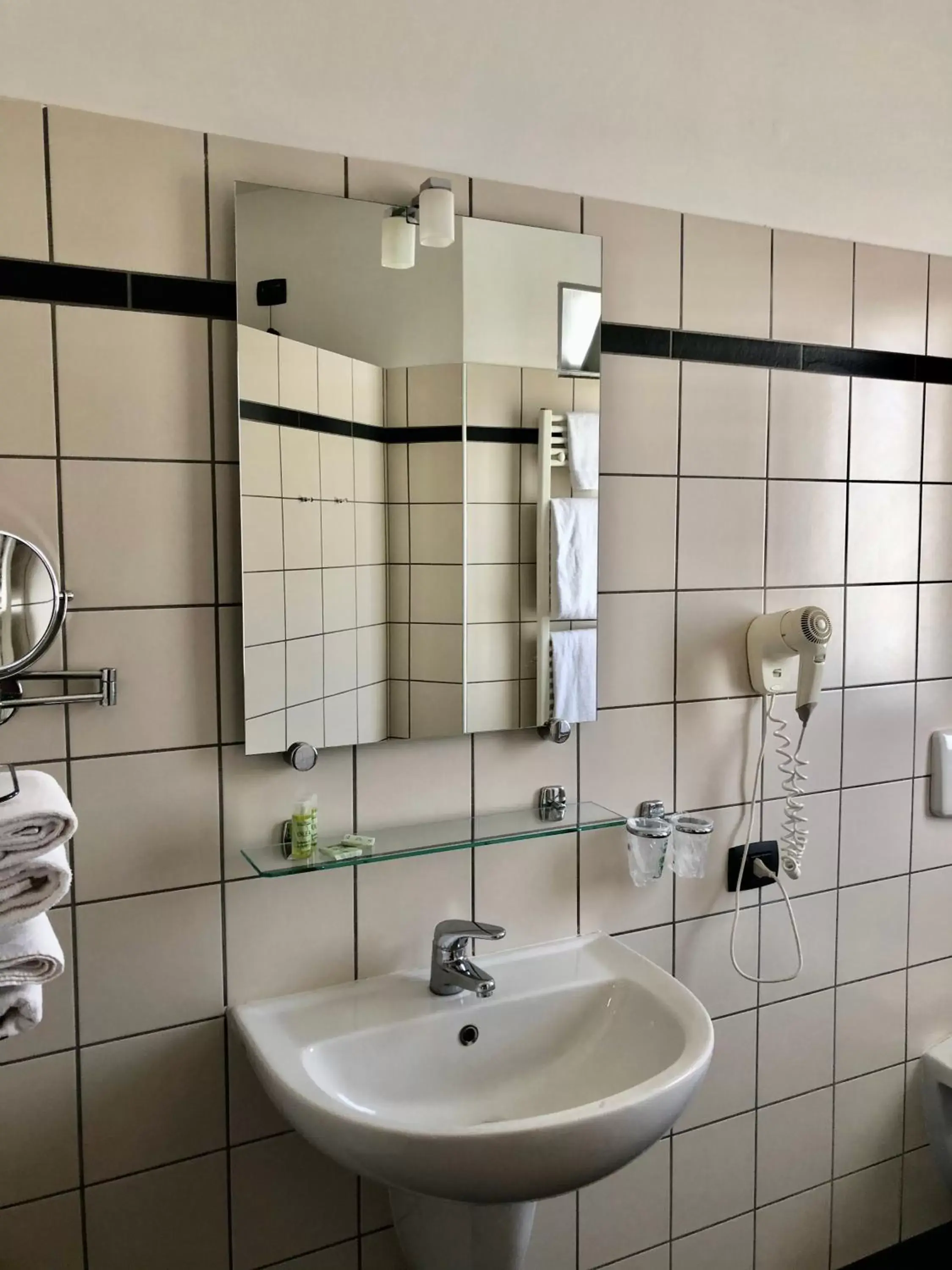 Bathroom in AgriCamping AlbaVillage Hotel & Wellness