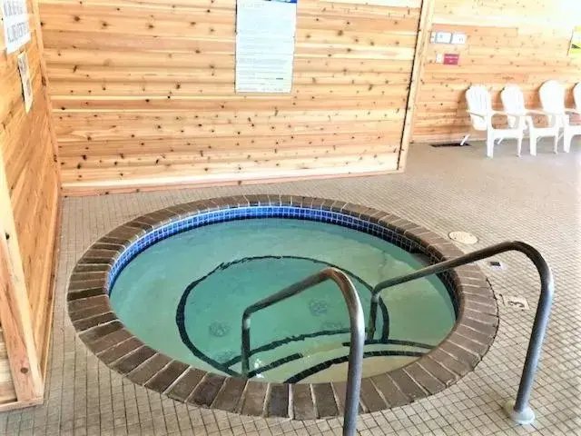 Swimming Pool in Super 8 by Wyndham Shakopee