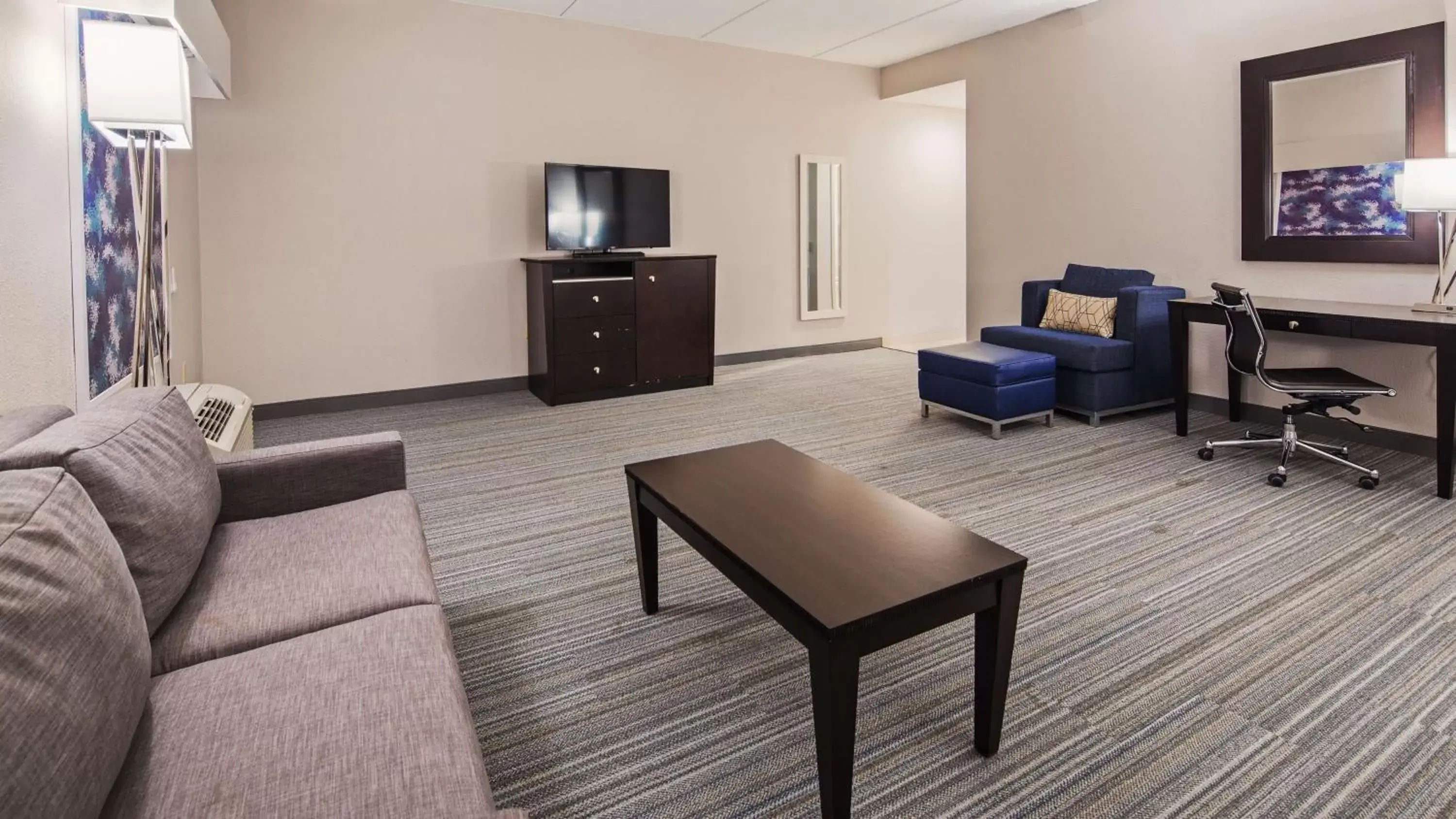 Photo of the whole room, TV/Entertainment Center in Best Western Plus Wilkes Barre-Scranton Airport Hotel