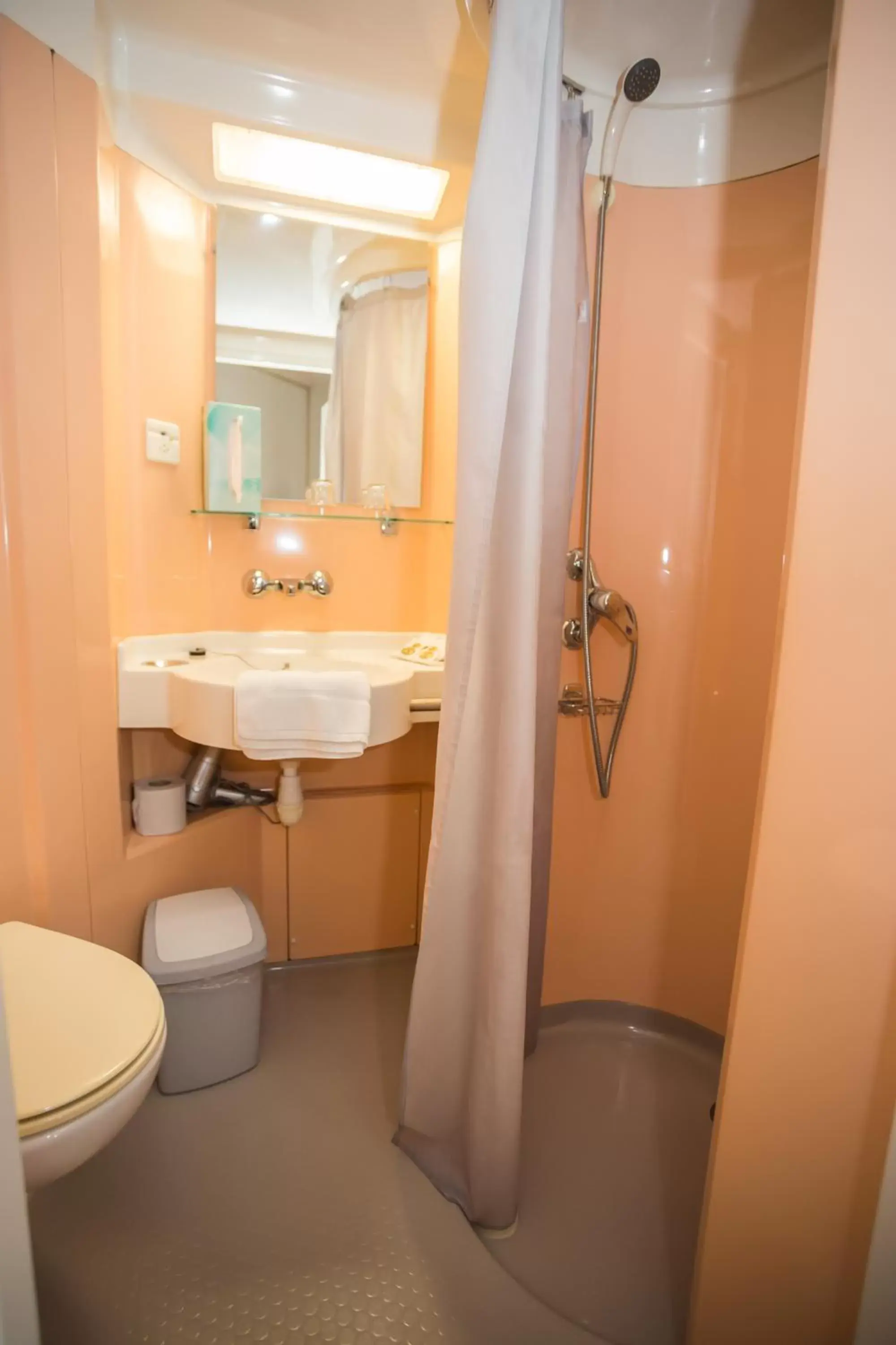 Bathroom in Hotel des Tourelles