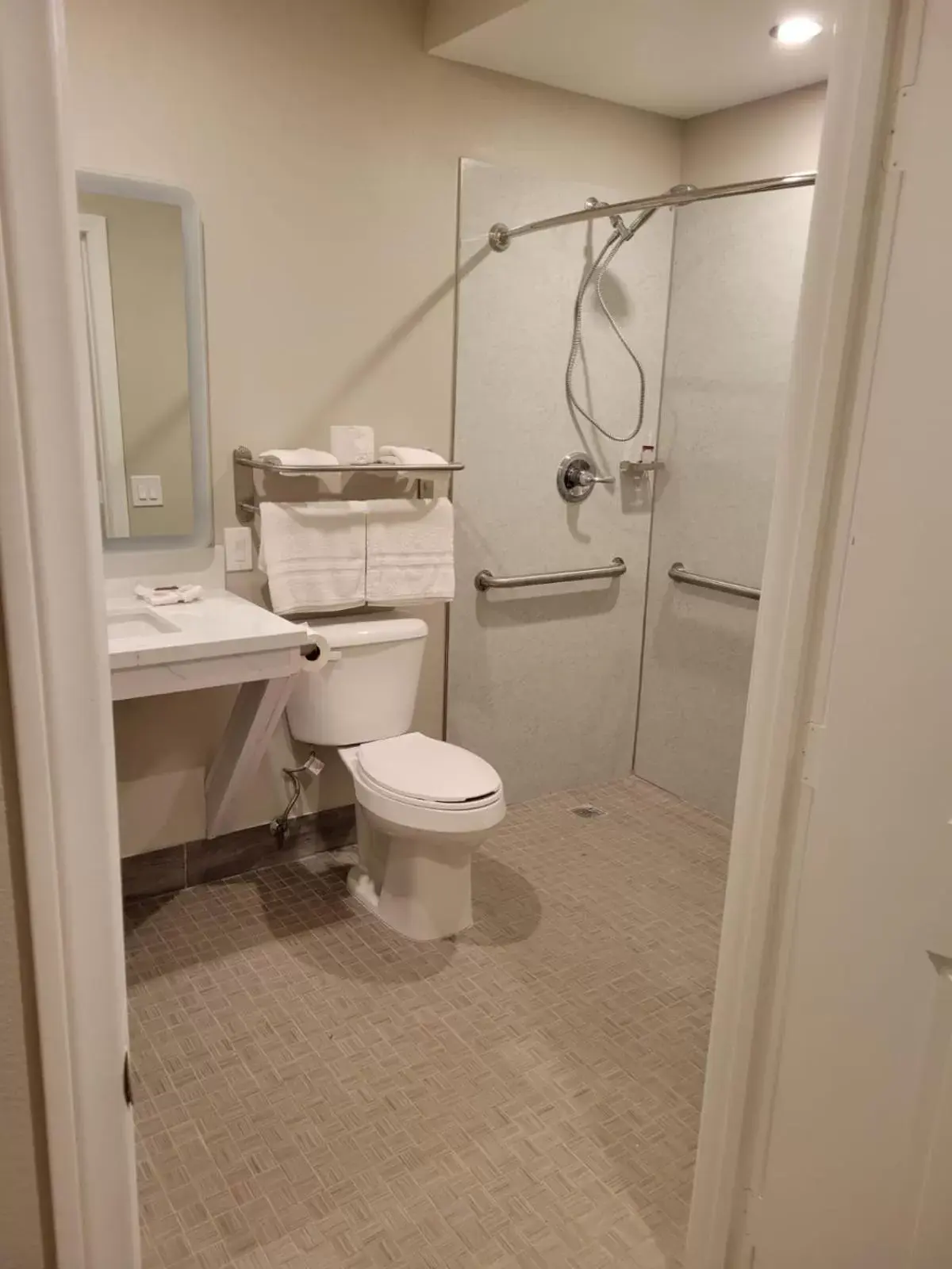 Shower, Bathroom in Stadium Inn & Spas