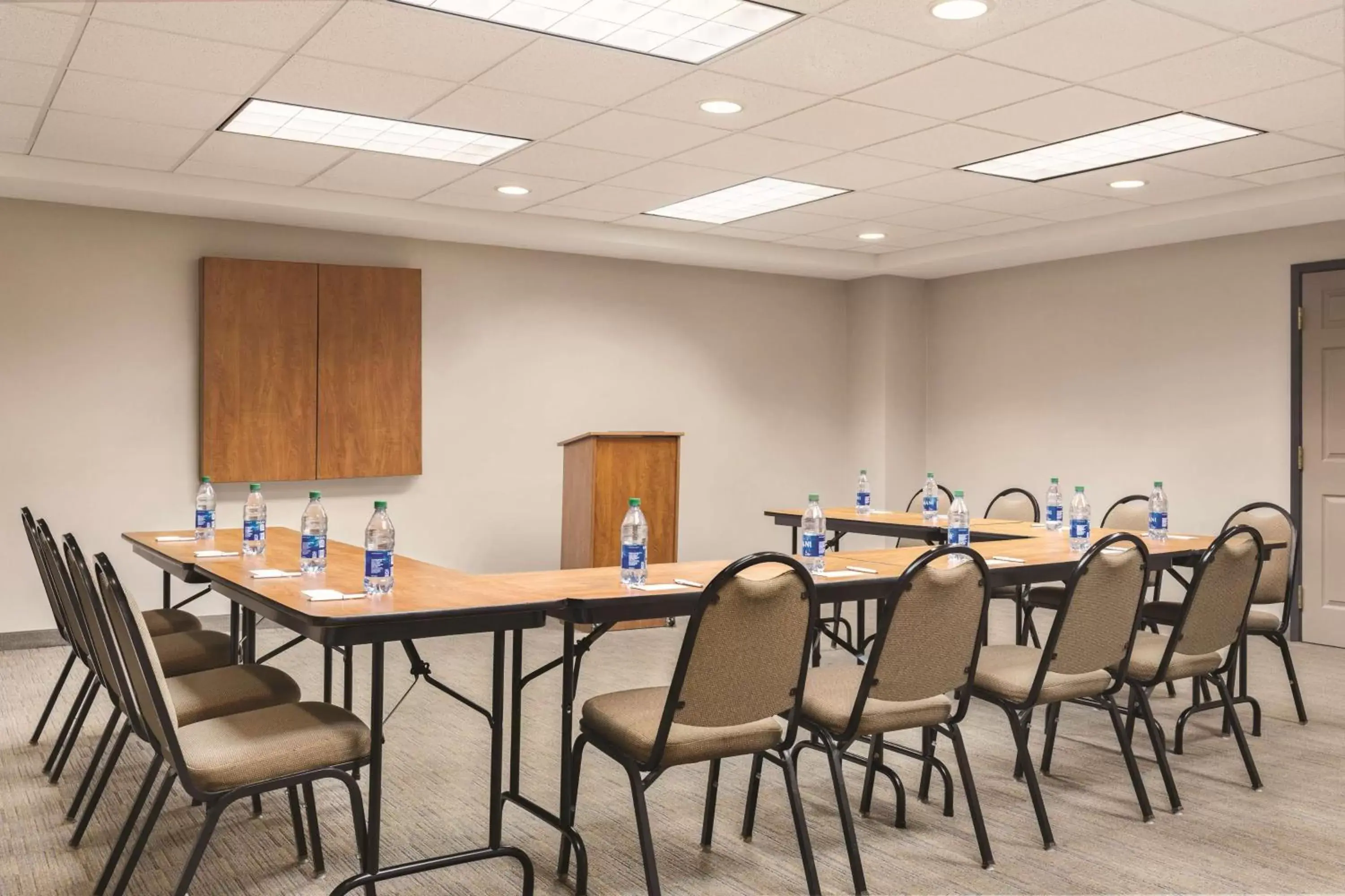 Meeting/conference room in Country Inn & Suites by Radisson, Conyers, GA