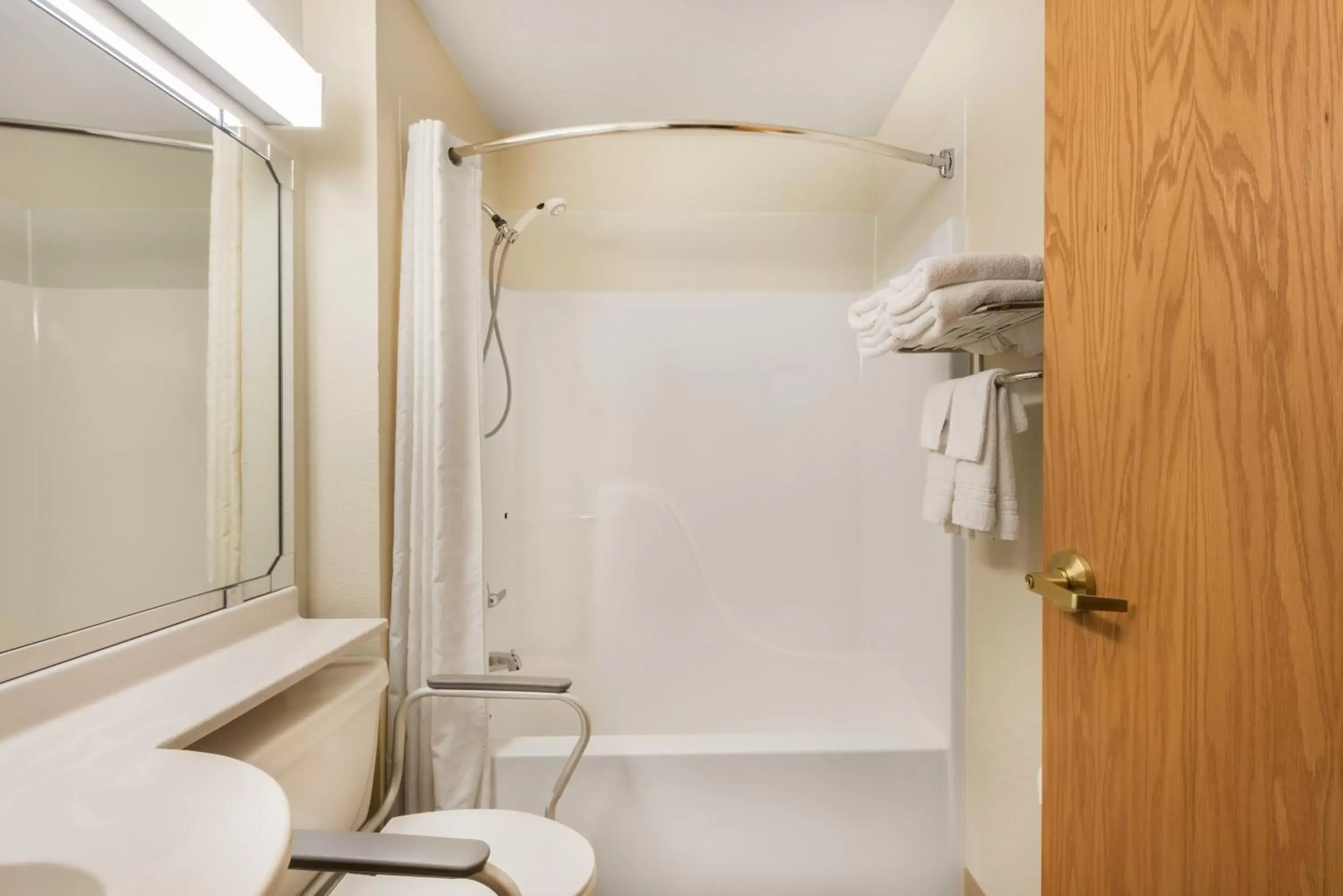Toilet, Bathroom in Microtel Inn & Suites by Wyndham Sainte Genevieve