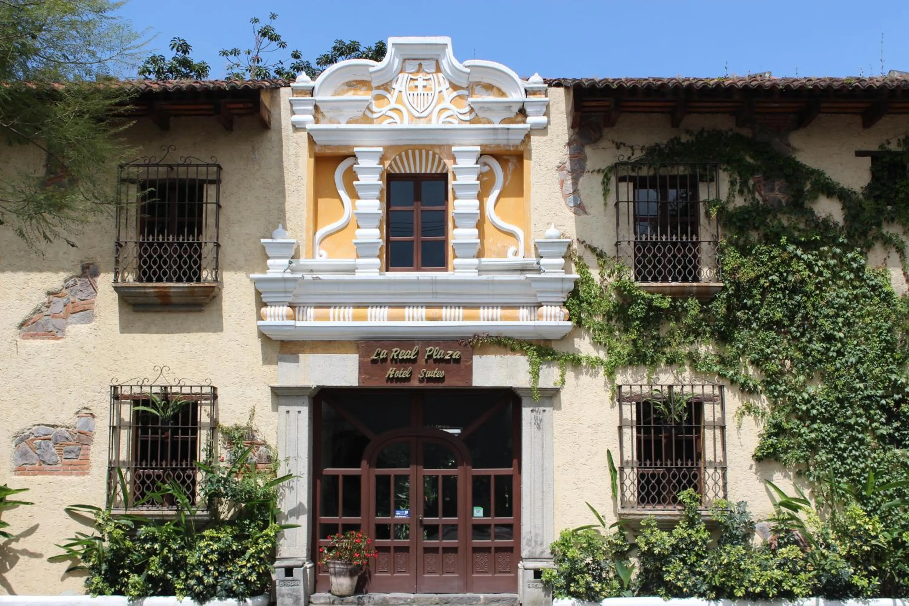 Facade/entrance in Hotel Real Plaza