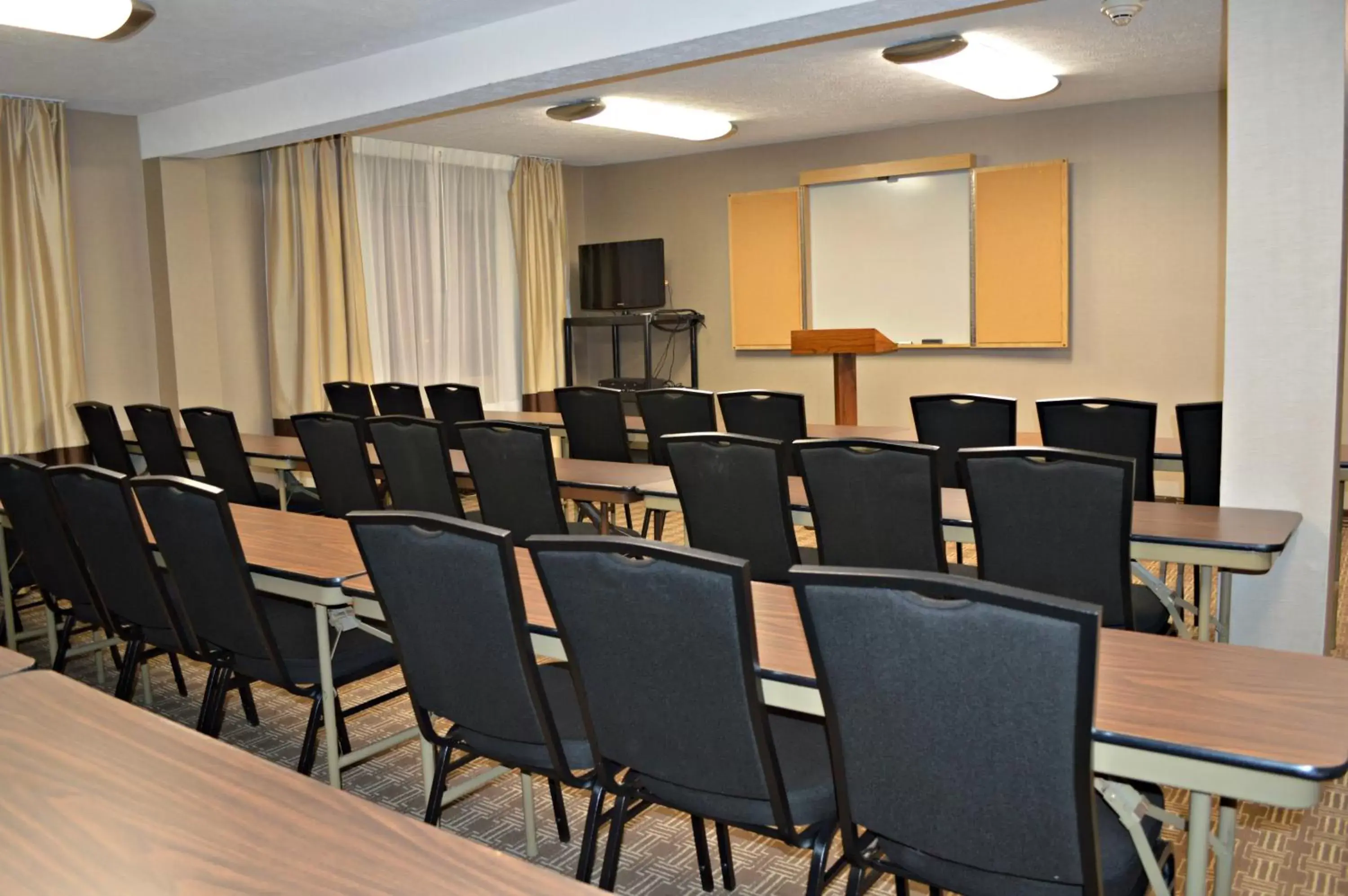 Meeting/conference room in Wyndham Garden Hotel Cross Lanes Charleston