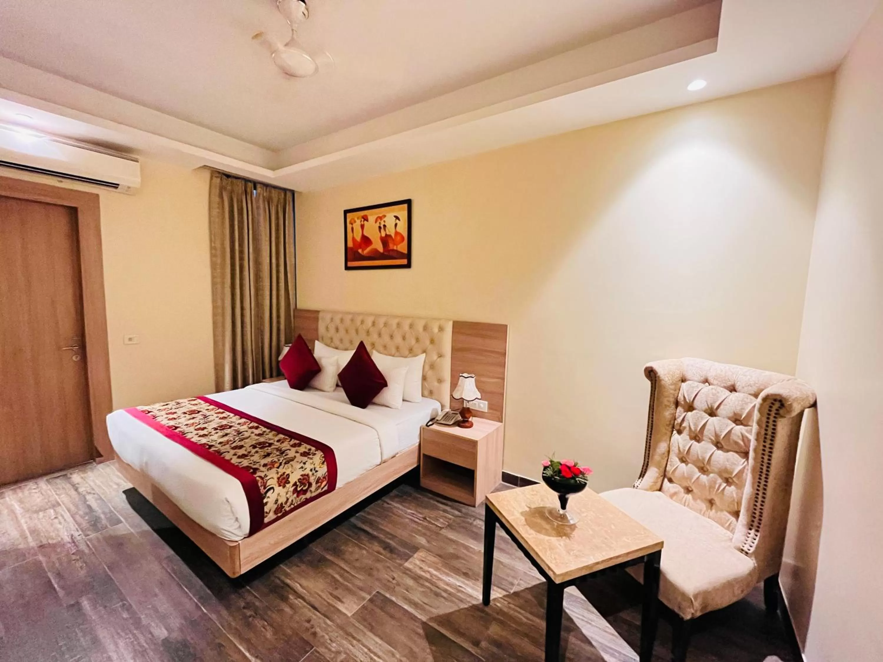 Bed in Hotel Banz near Delhi Airport