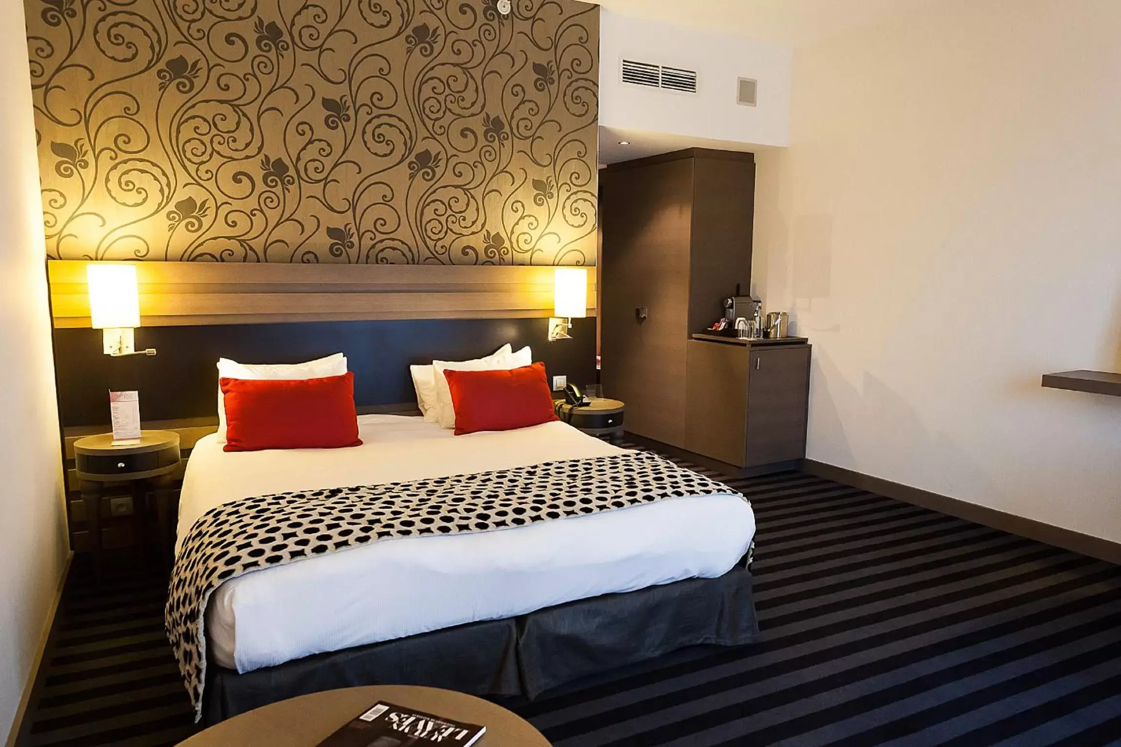 Bedroom, Bed in Van Der Valk Sélys Liège Hotel & Spa
