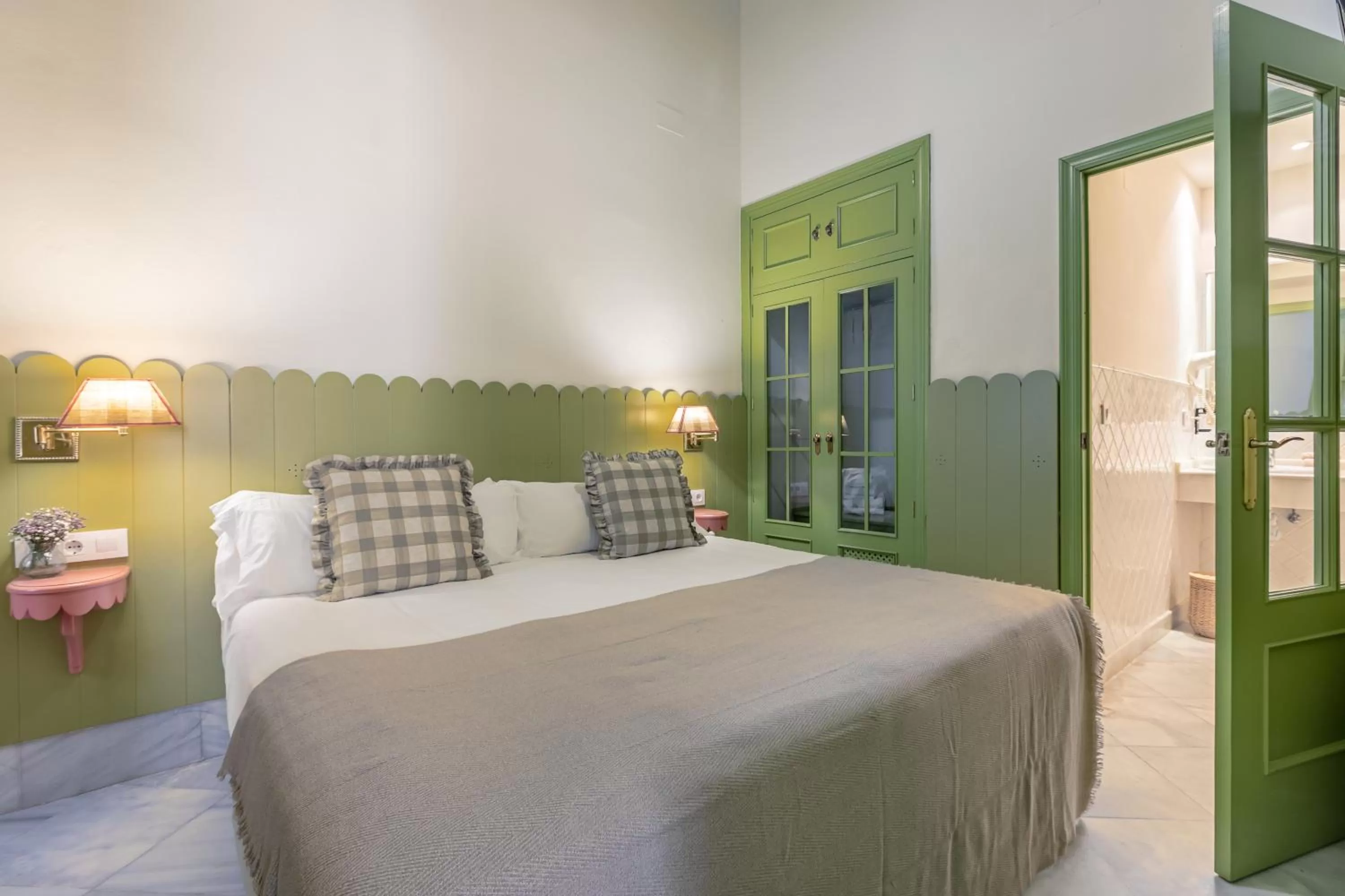 Photo of the whole room, Bed in La Abadia de Giralda