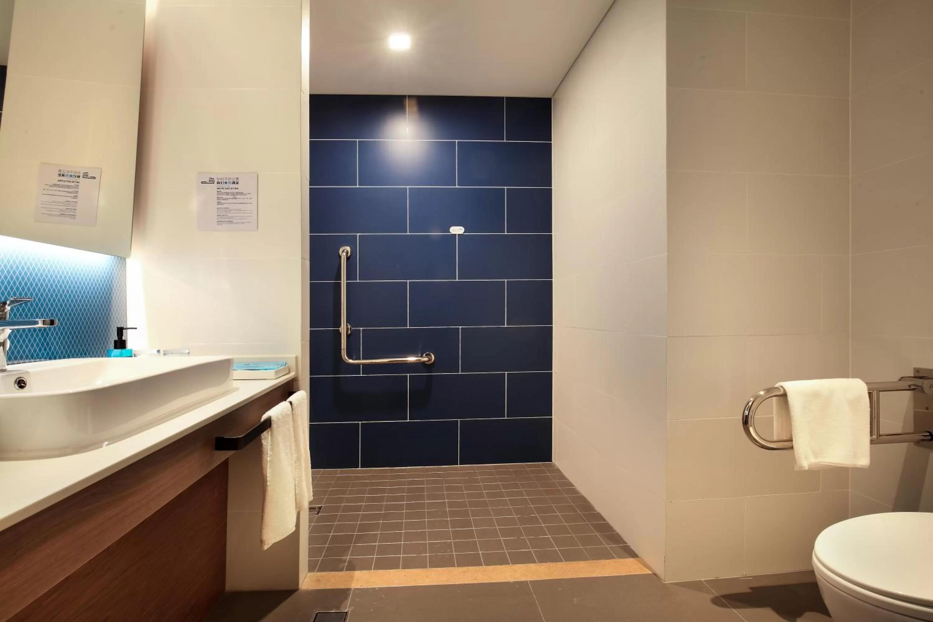 Photo of the whole room in Holiday Inn Express Guilin City Center by IHG