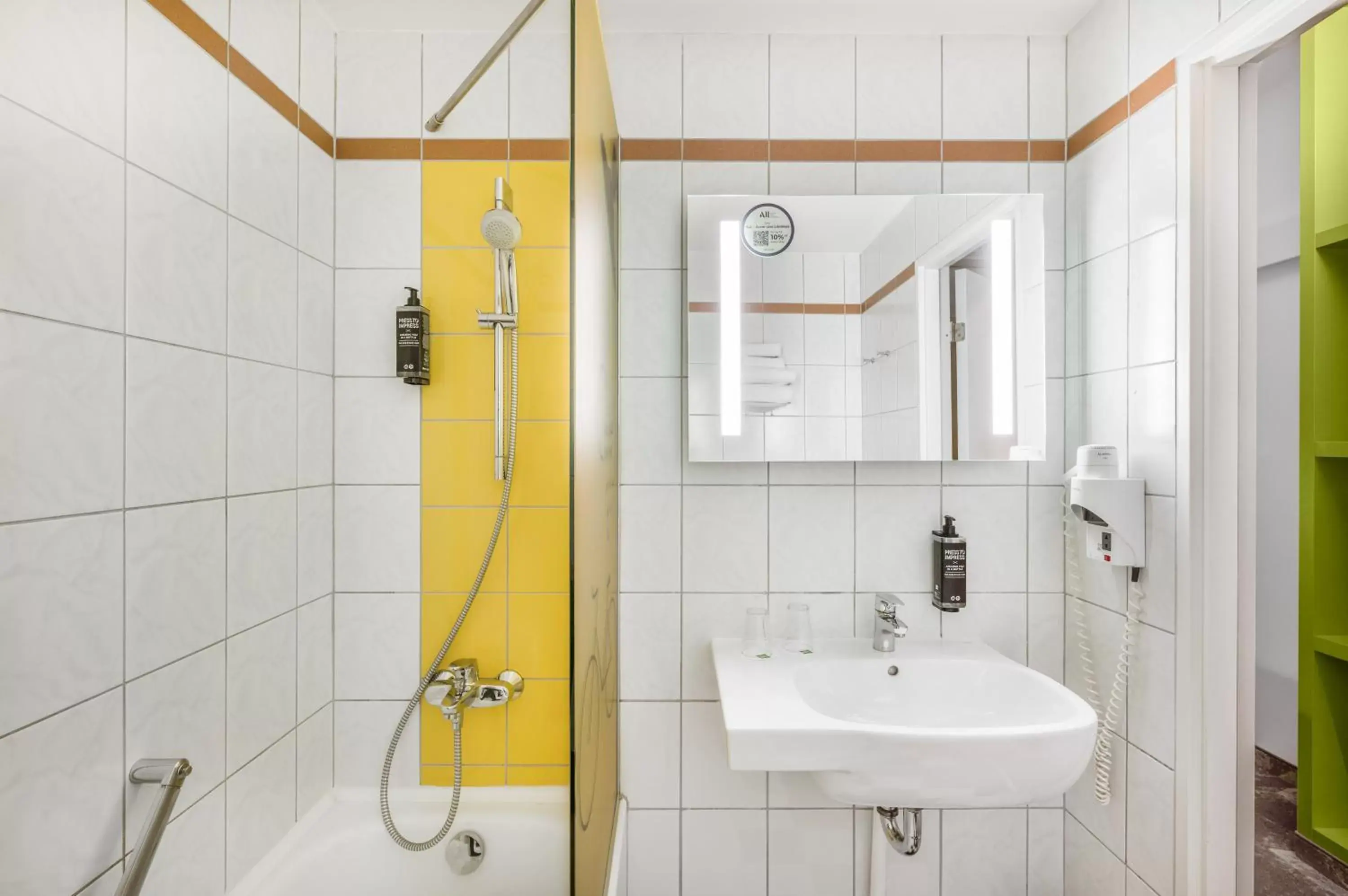 Bath, Bathroom in Ibis Styles Budapest City