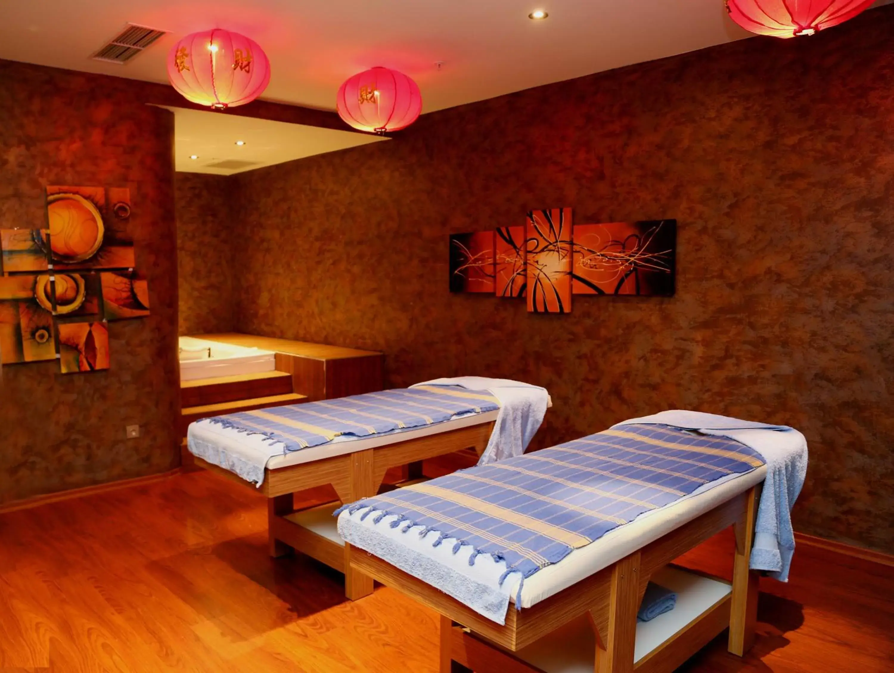 Hot Tub, Spa/Wellness in Ramada Hotel & Suites by Wyndham Istanbul- Sisli