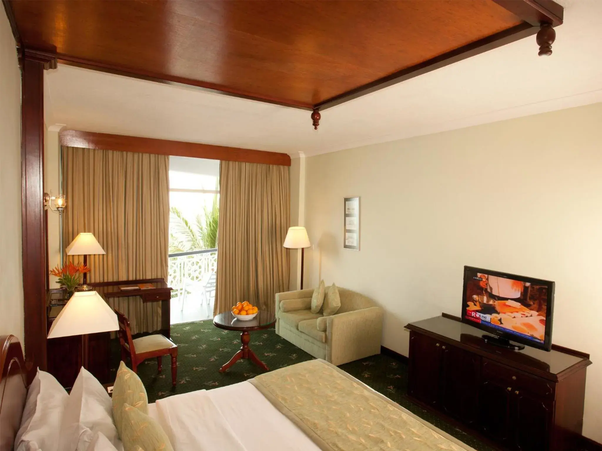 Bedroom, Lounge/Bar in Mount Lavinia Beach Hotel