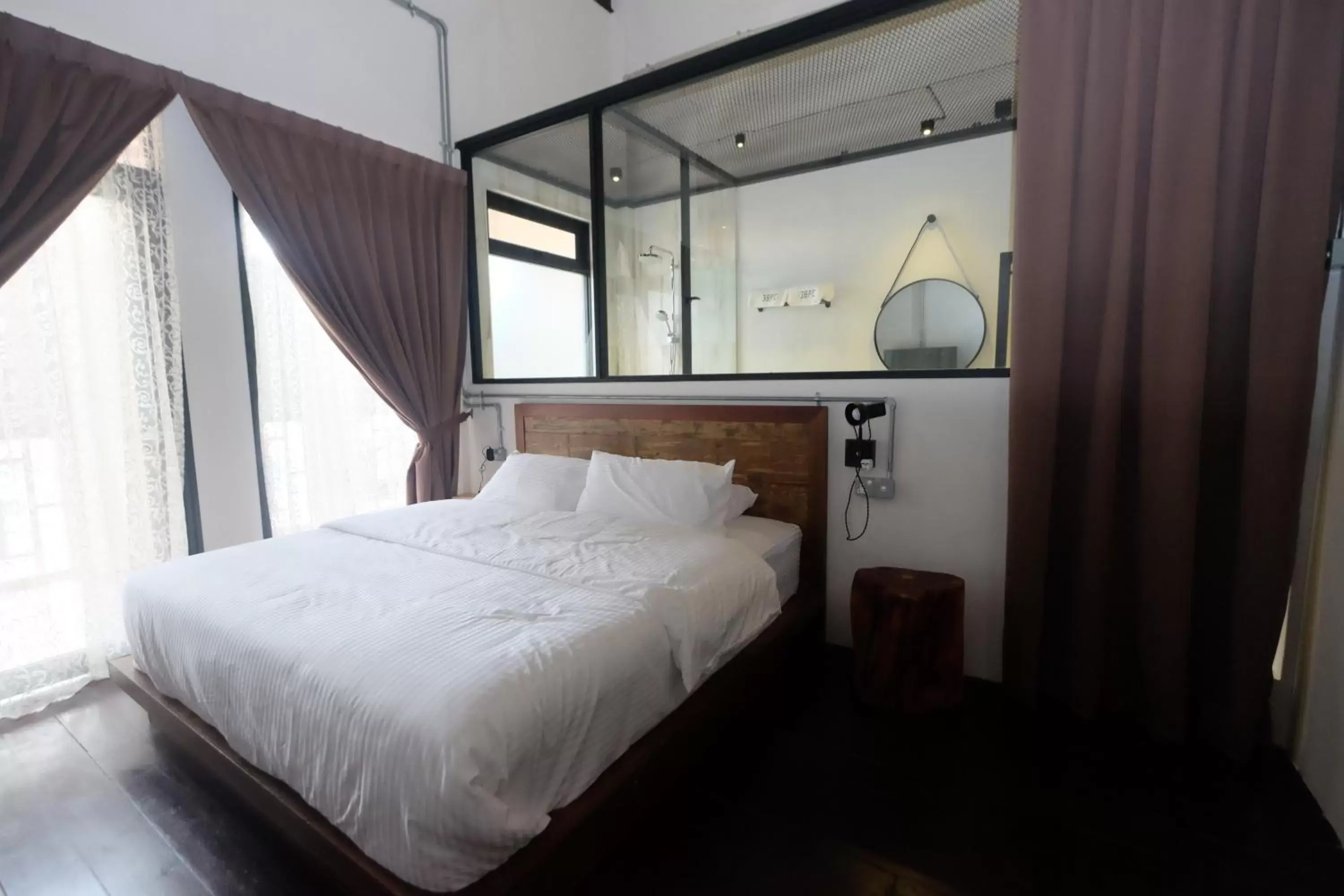 King Room with Balcony in 38PC Boutique Hotel King Room with Balcony in 38PC Boutique Hotel