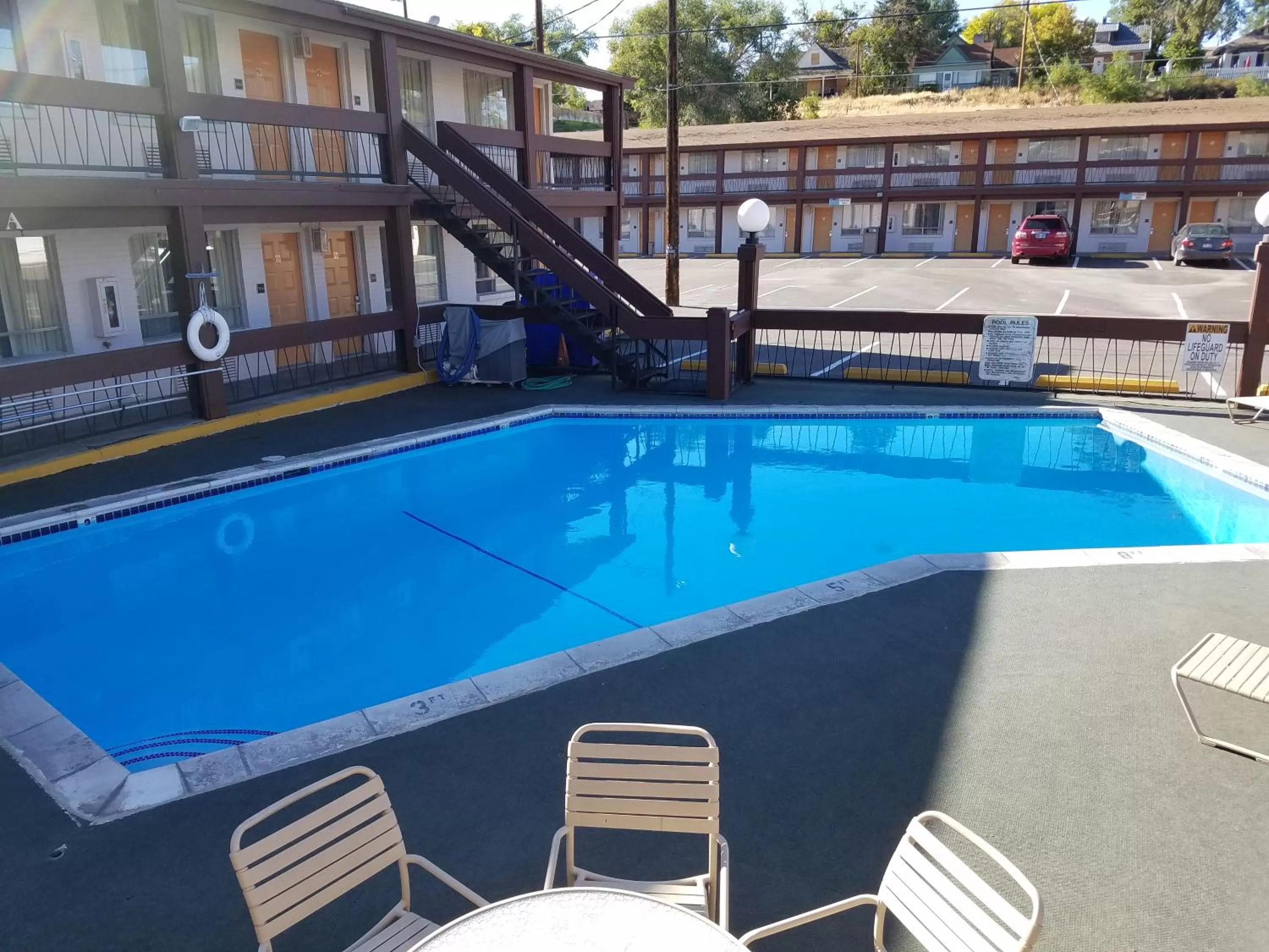 Day in Thunderbird Motel