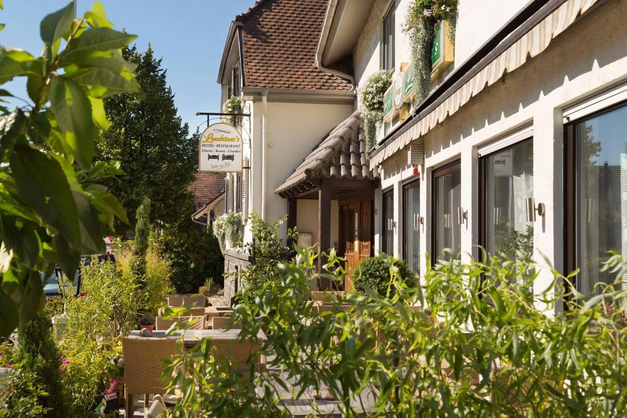 Property building in Leuchtners an der Rennbahn