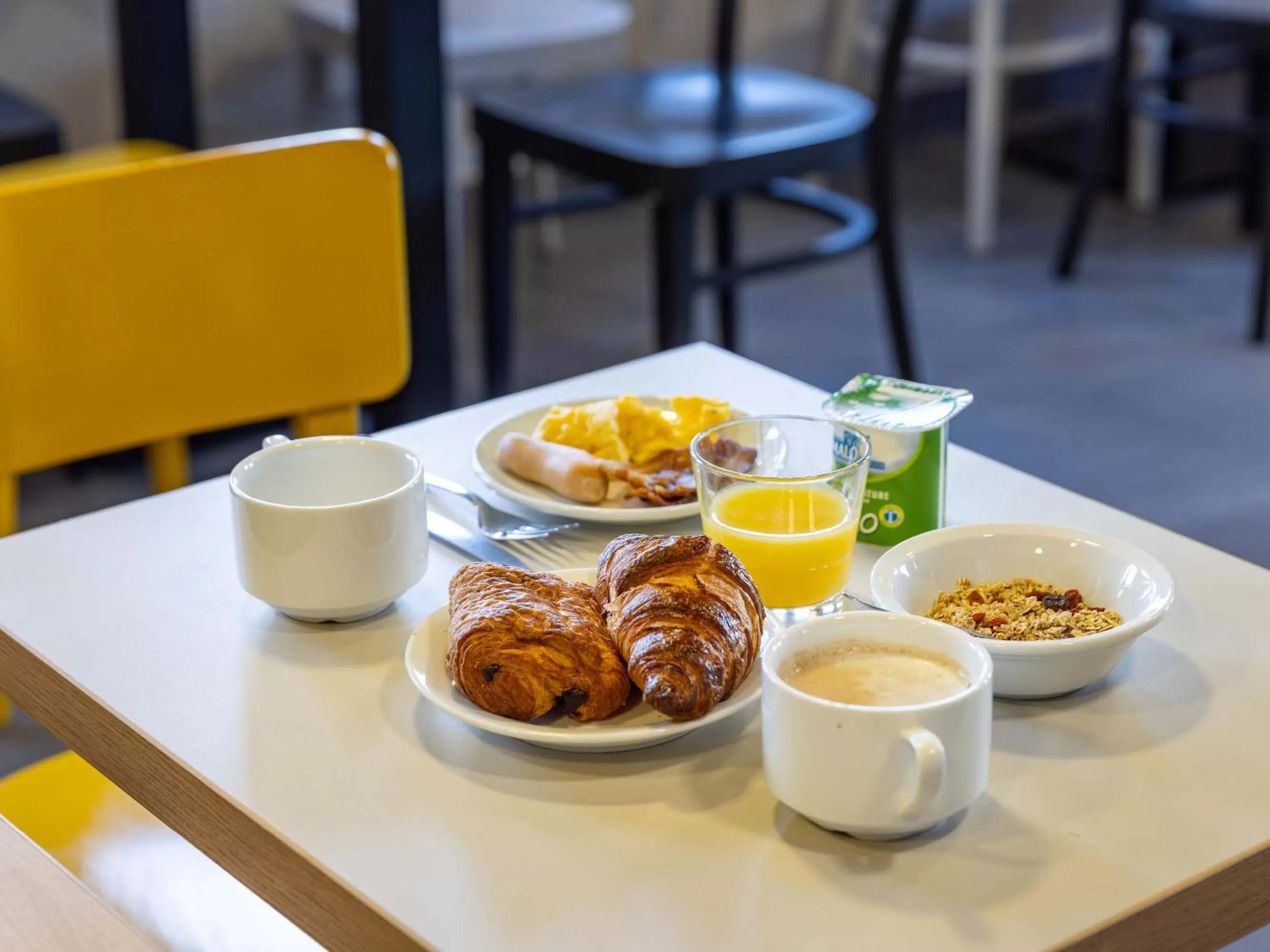 Breakfast in B&B HOTEL Rennes Est Cesson Sévigné