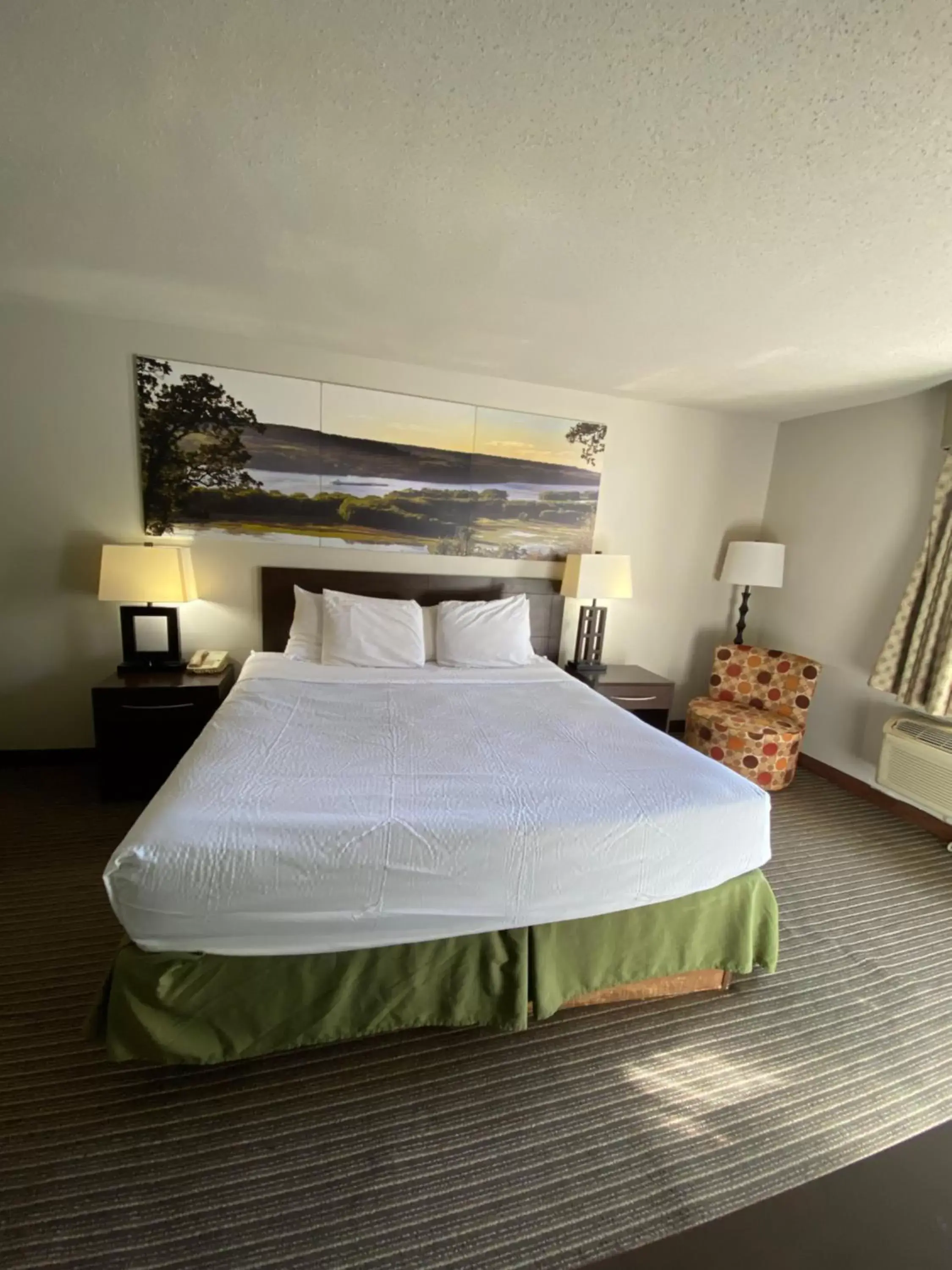 Bed in Days Inn by Wyndham Perryville