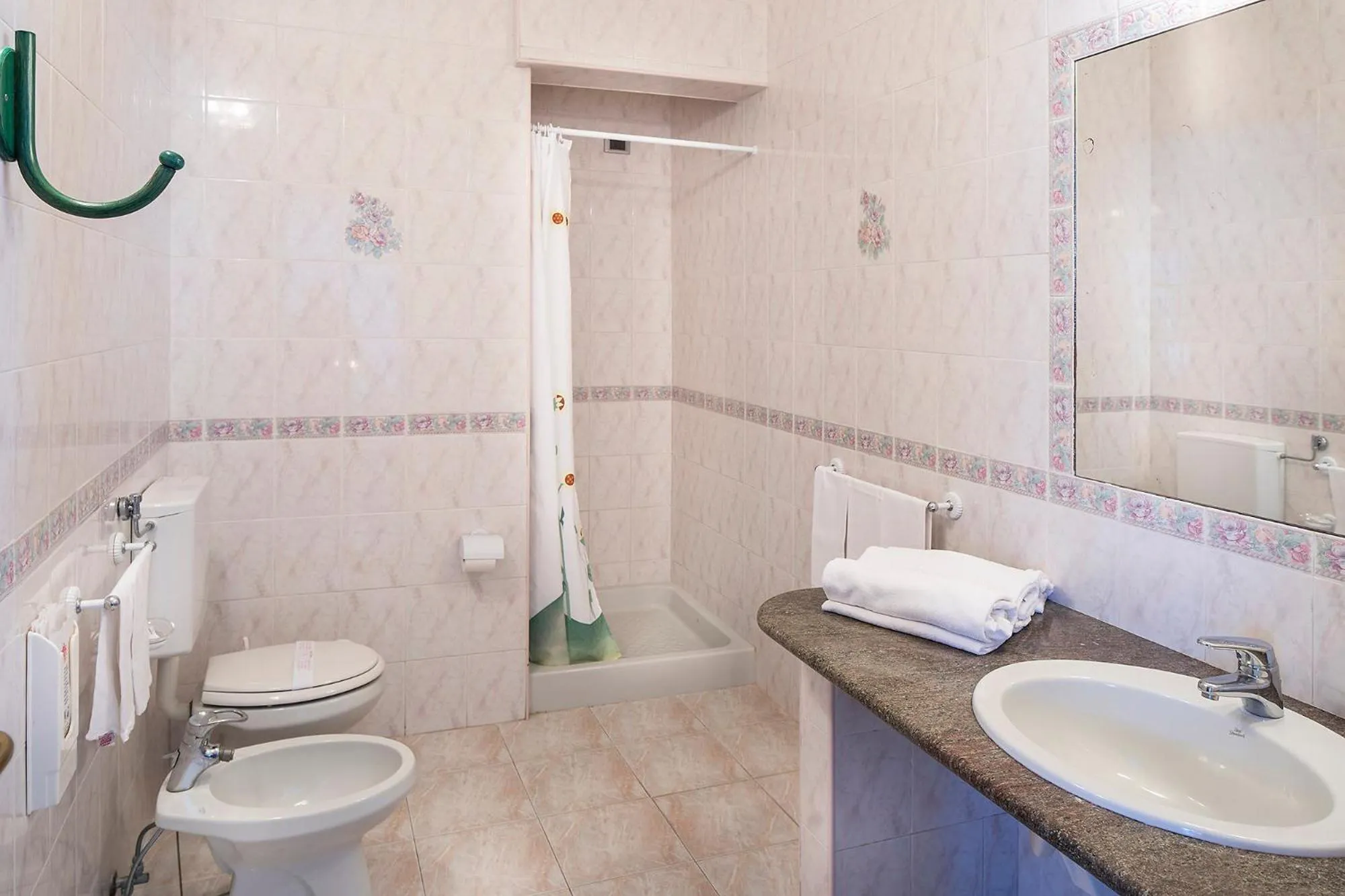 Shower in Hotel Terme Royal Palm