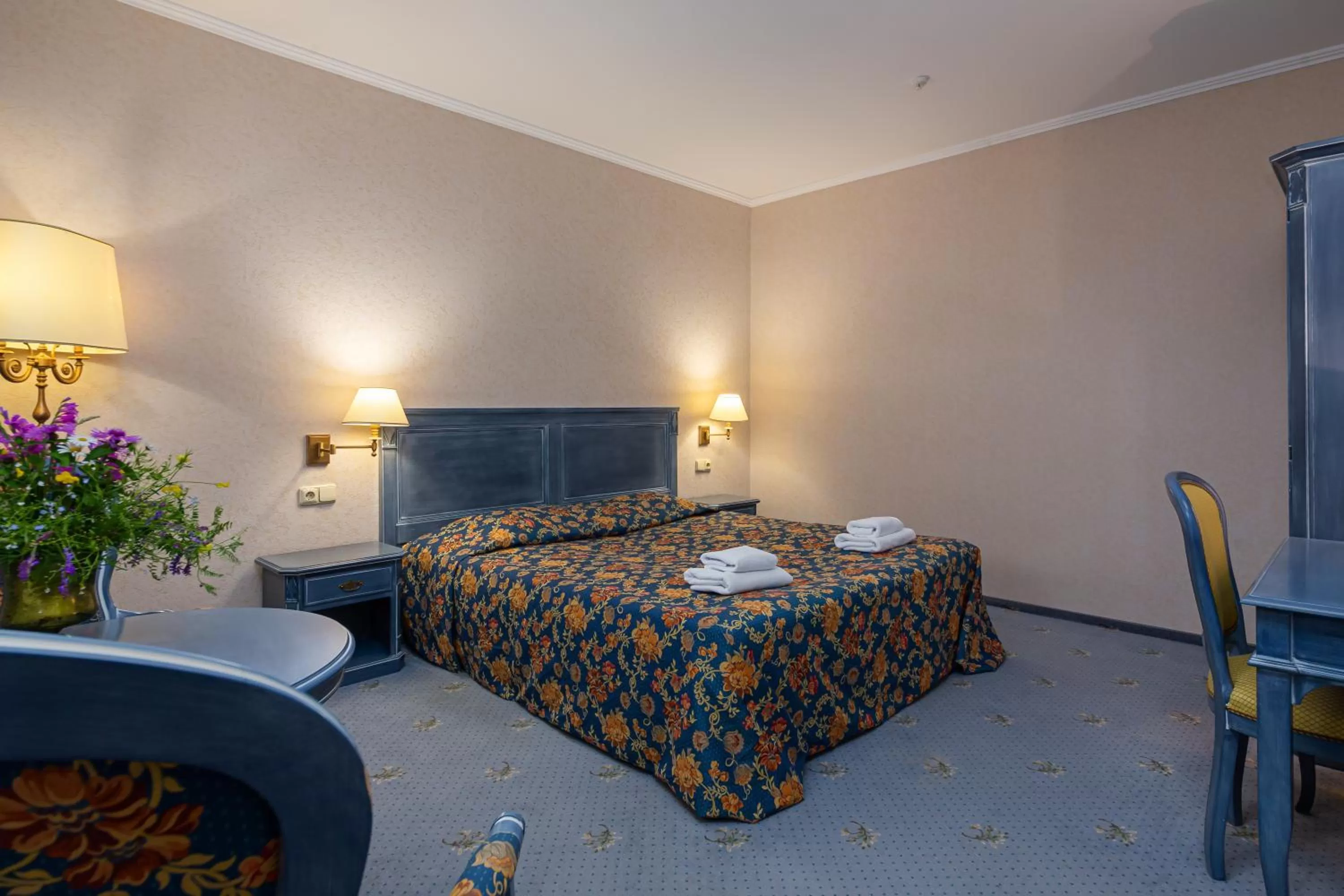 Photo of the whole room, Bed in Edelweiss