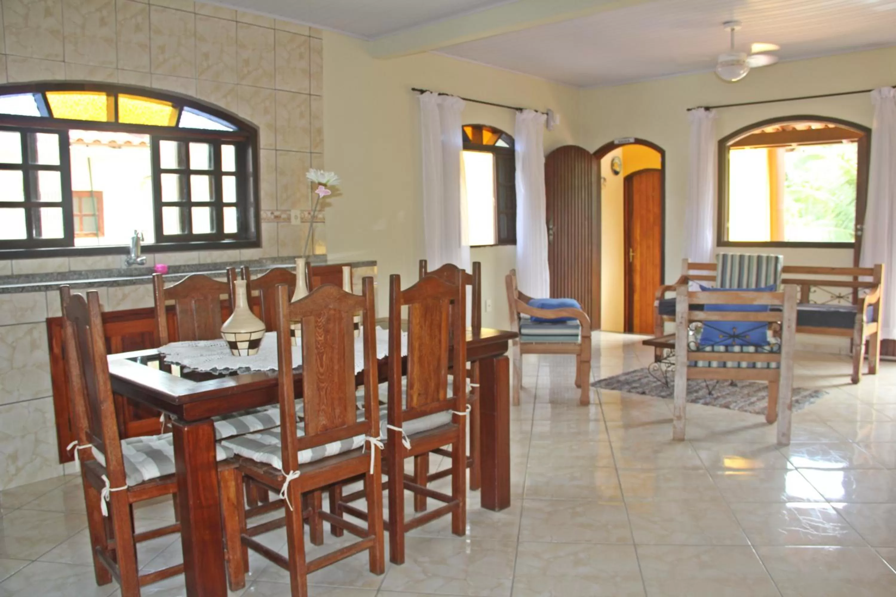 Communal lounge/ TV room in Pousada da Rose Paraty