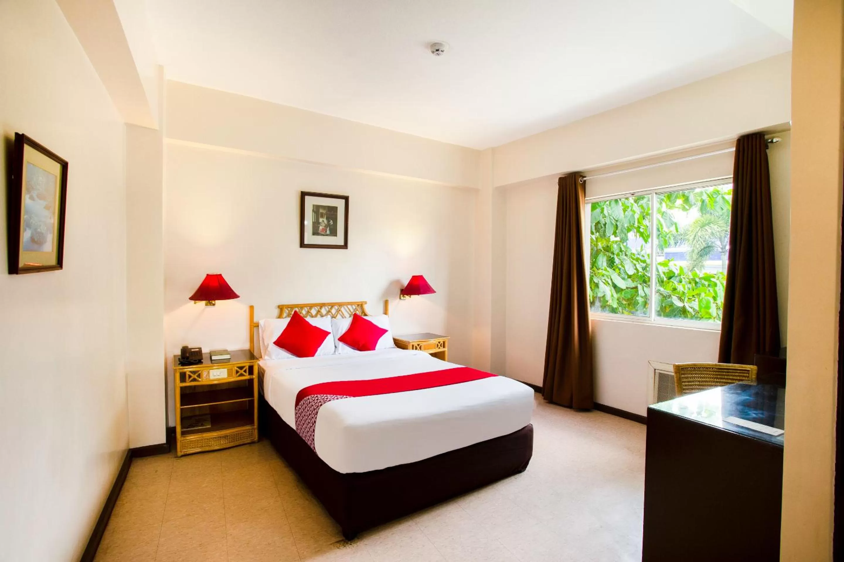 Bedroom, Bed in OYO 414 Humberto's Hotel