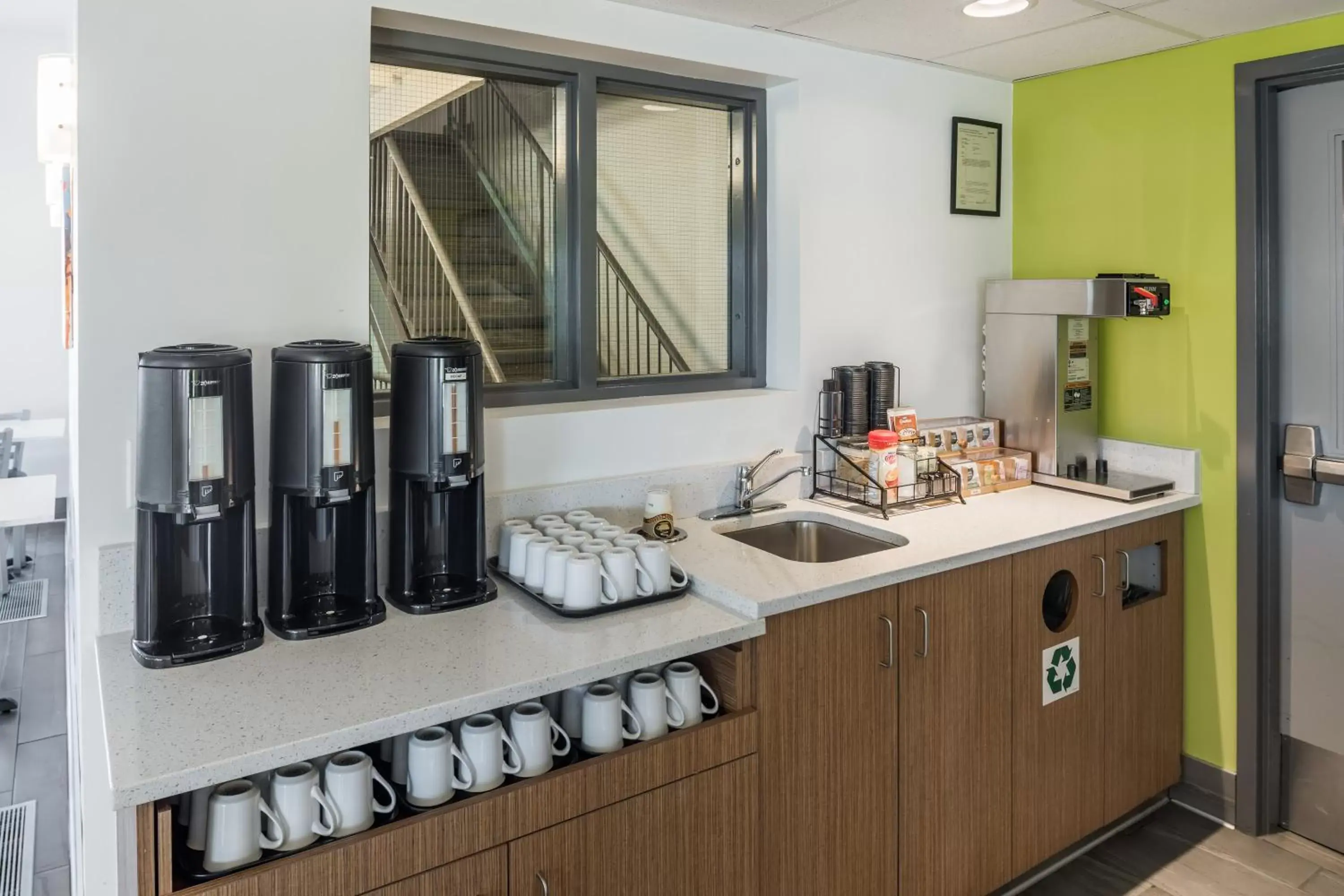 Coffee/tea facilities, Kitchen/Kitchenette in Super 8 by Wyndham Winnipeg West