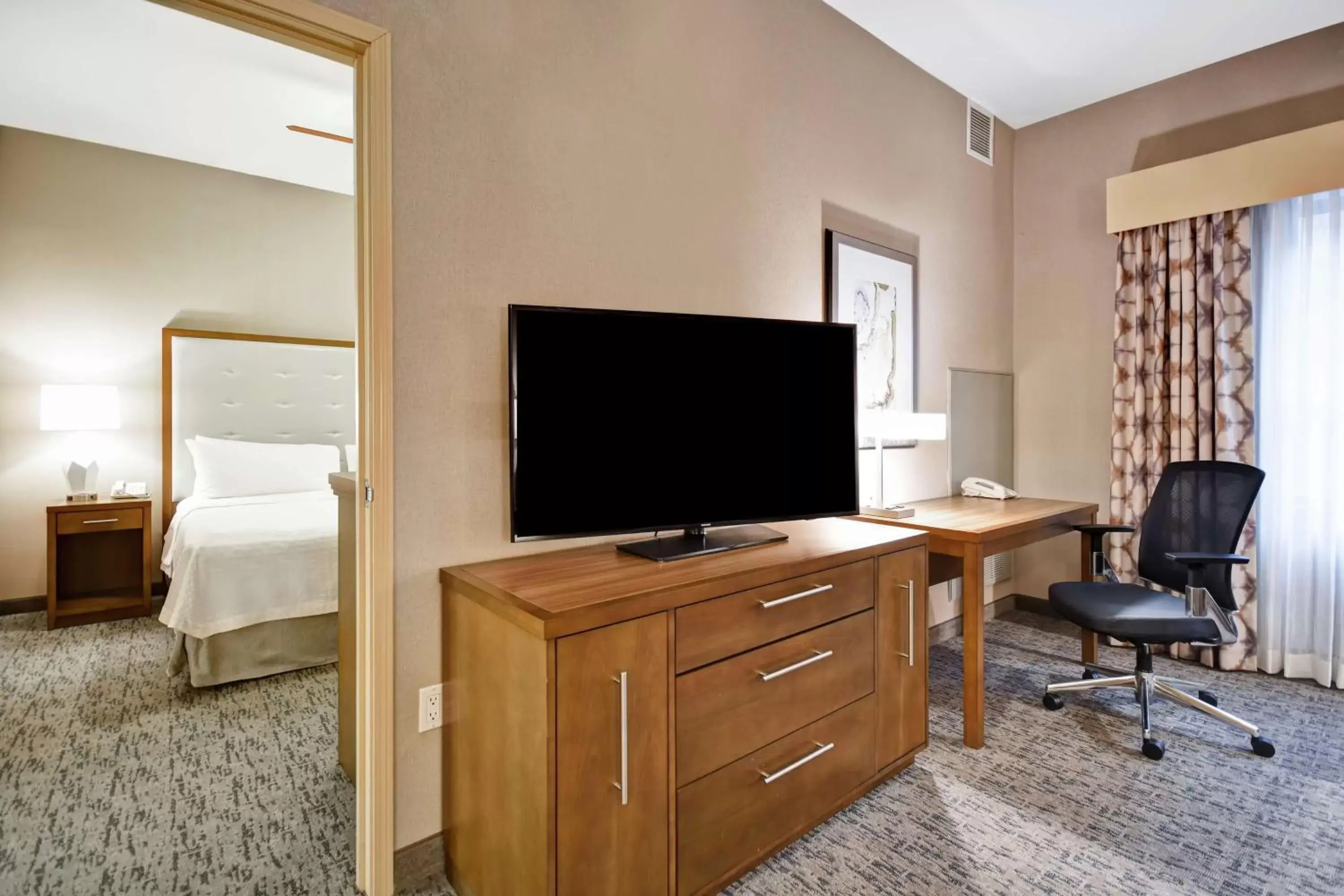 Bedroom, TV/Entertainment Center in Homewood Suites by Hilton Boise