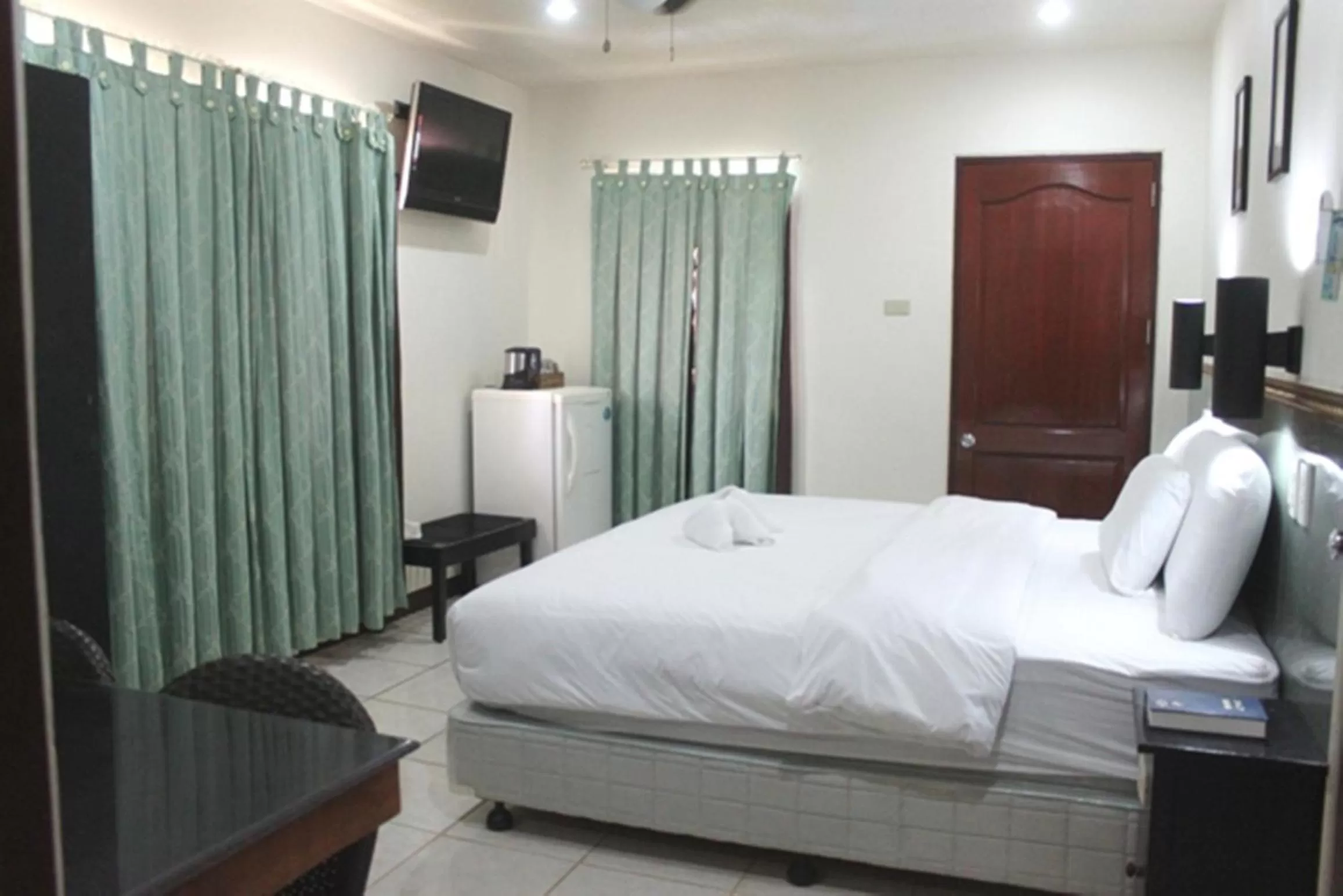 Bed in Lost Horizon Beach Dive Resort