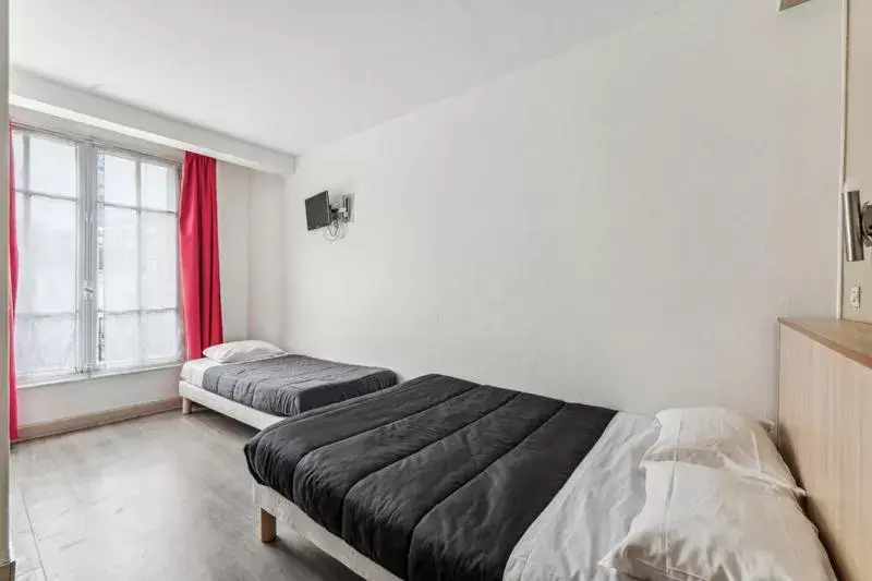 Bedroom, Bed in Hotel Tolbiac