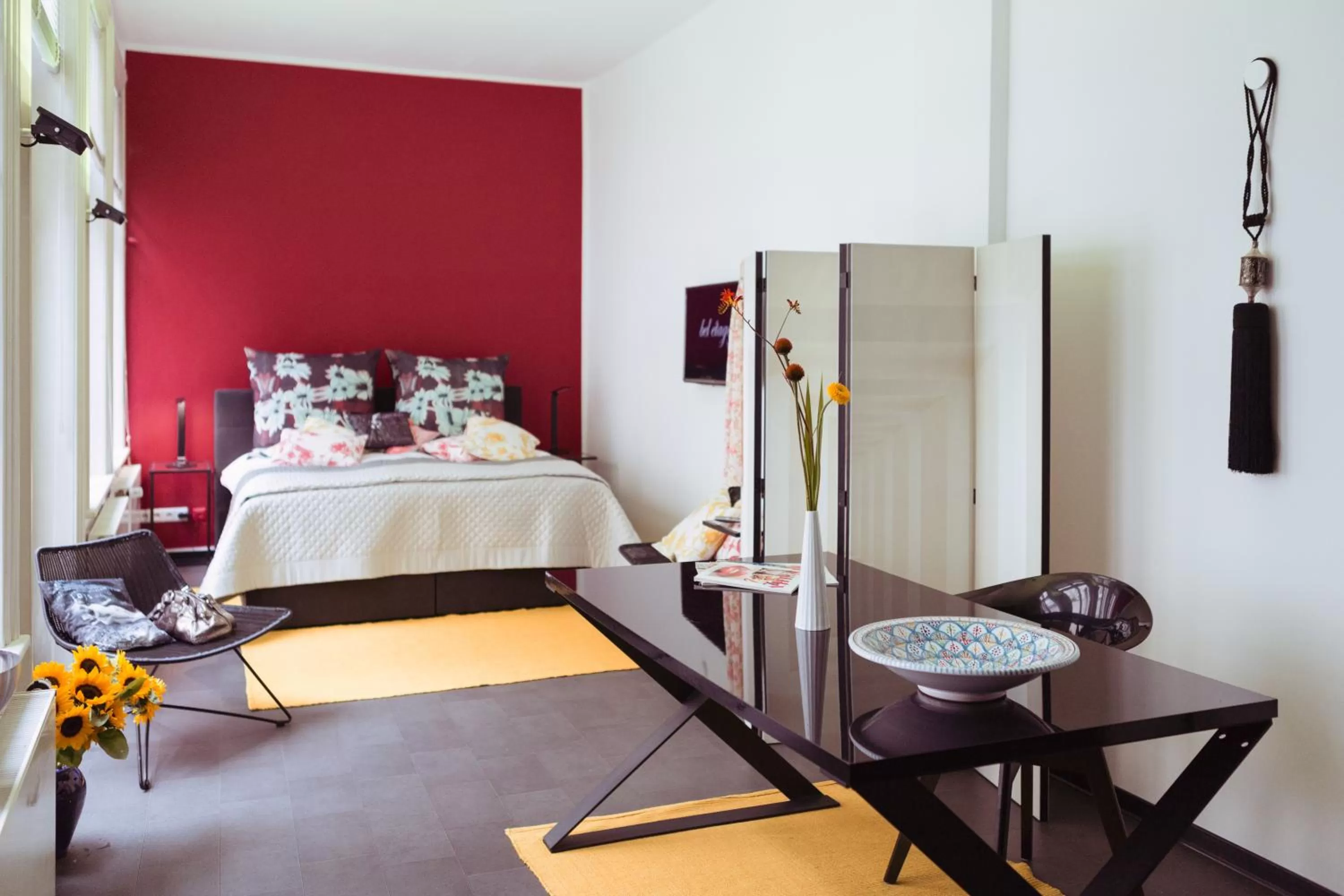 Photo of the whole room, Bed in Central Hotel bel étage