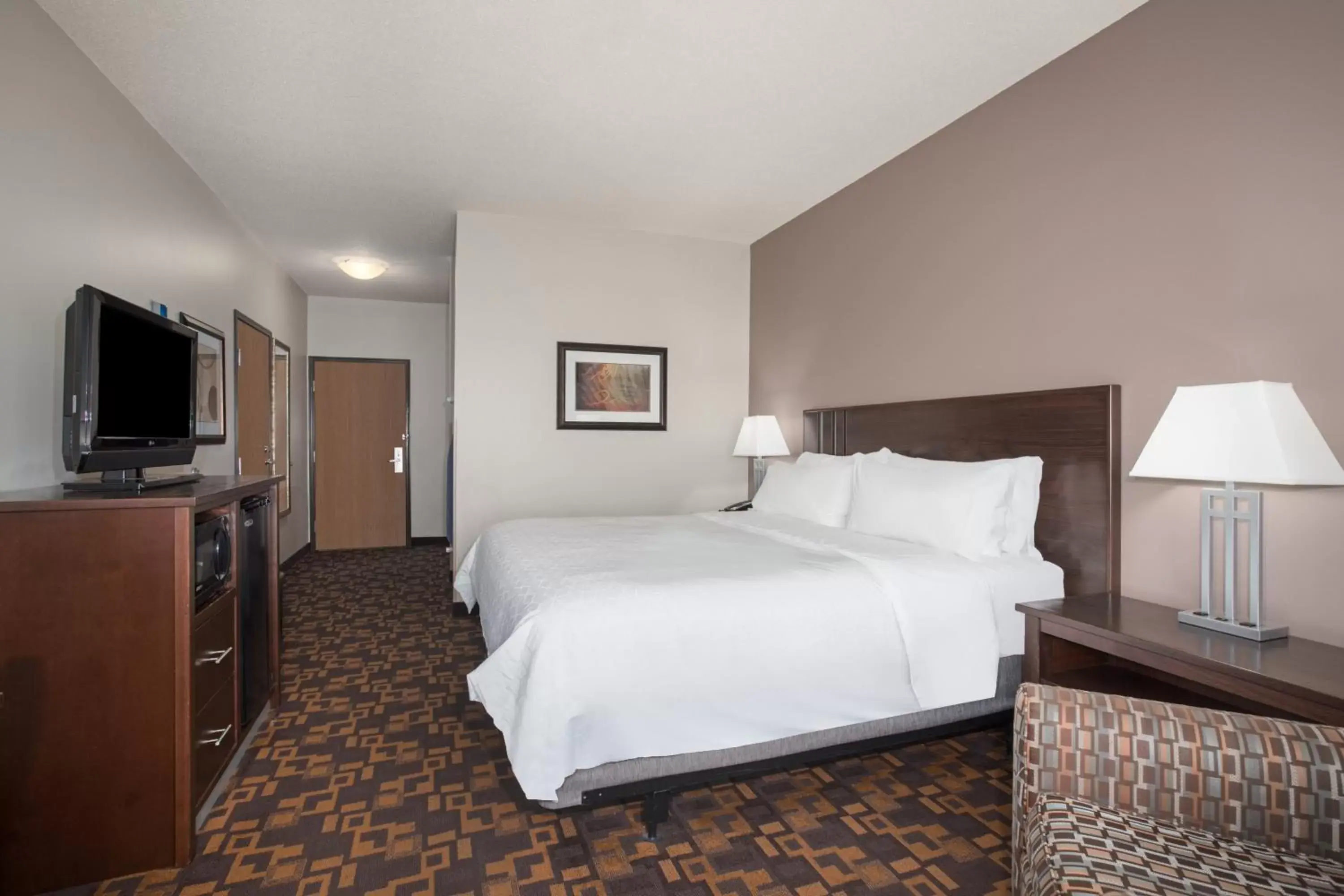 Photo of the whole room, Bed in Holiday Inn Express & Suites Yankton, an IHG Hotel