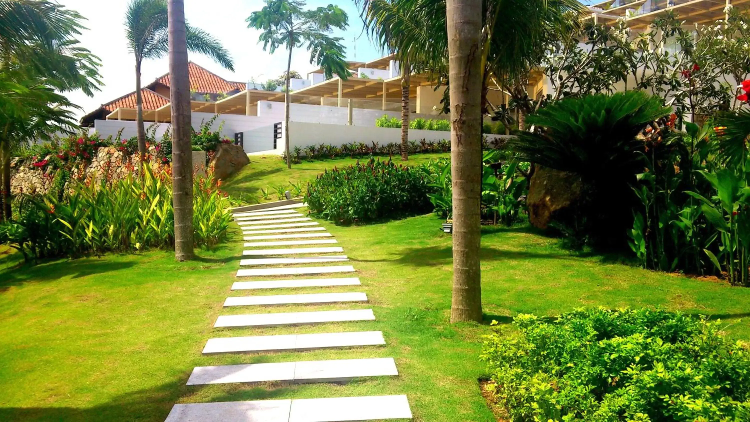 Facade/entrance, Garden in The Cliff Resort & Residences