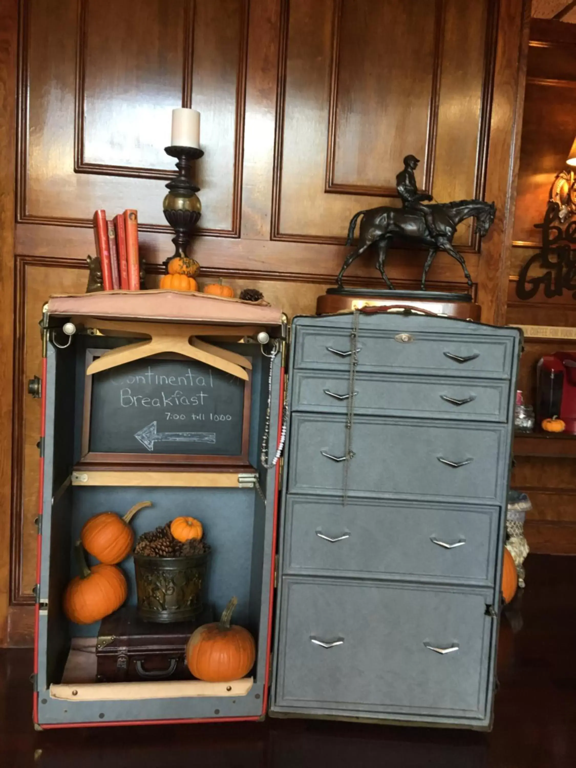 Lobby or reception, Kitchen/Kitchenette in Colts Neck Inn Hotel