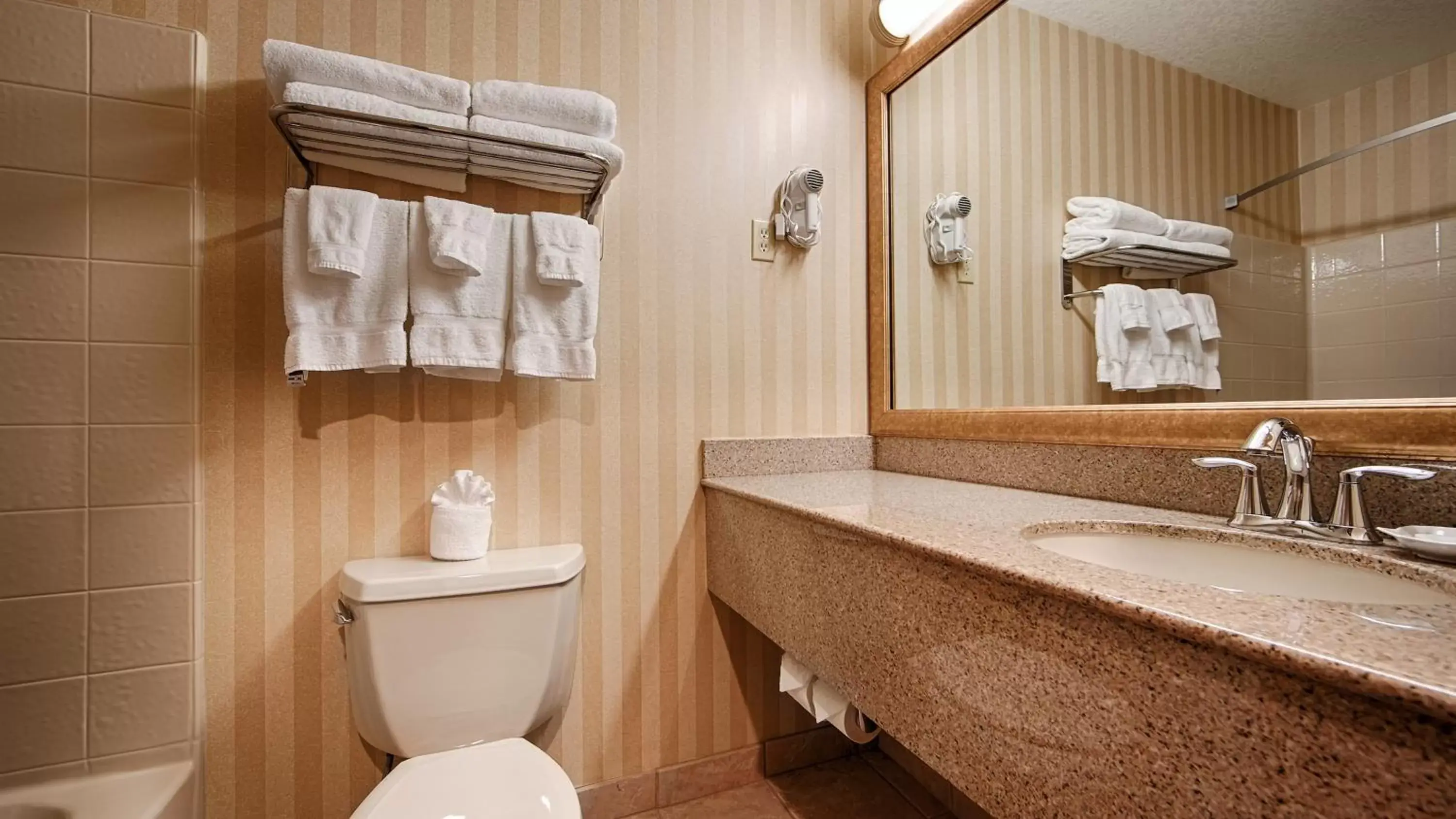 Photo of the whole room, Bathroom in Best Western Plus Landmark Inn