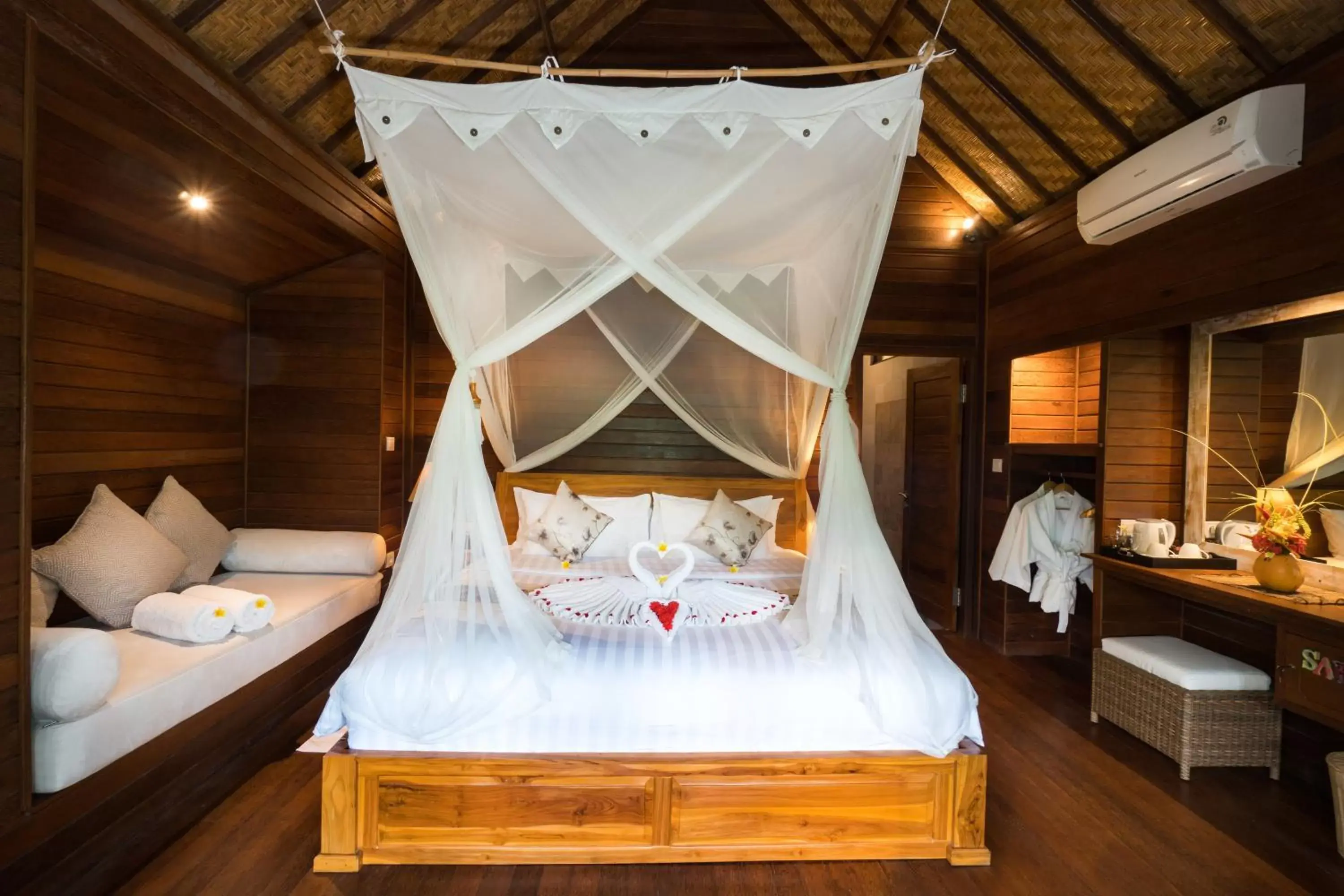 On site, Bed in Royal Retreat Villa's Lembongan