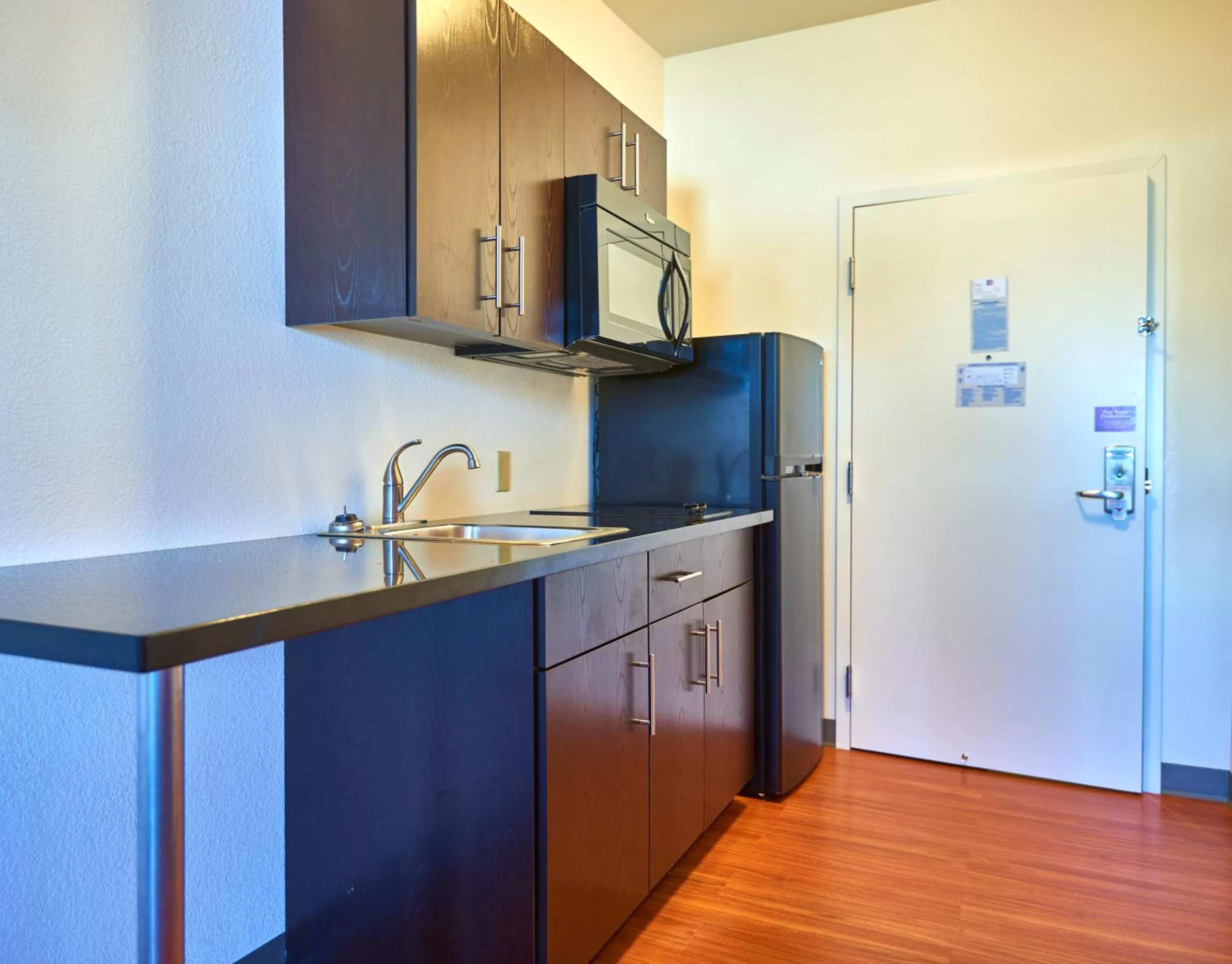 Kitchen or kitchenette in Motel 6 Wilkes Barre Arena