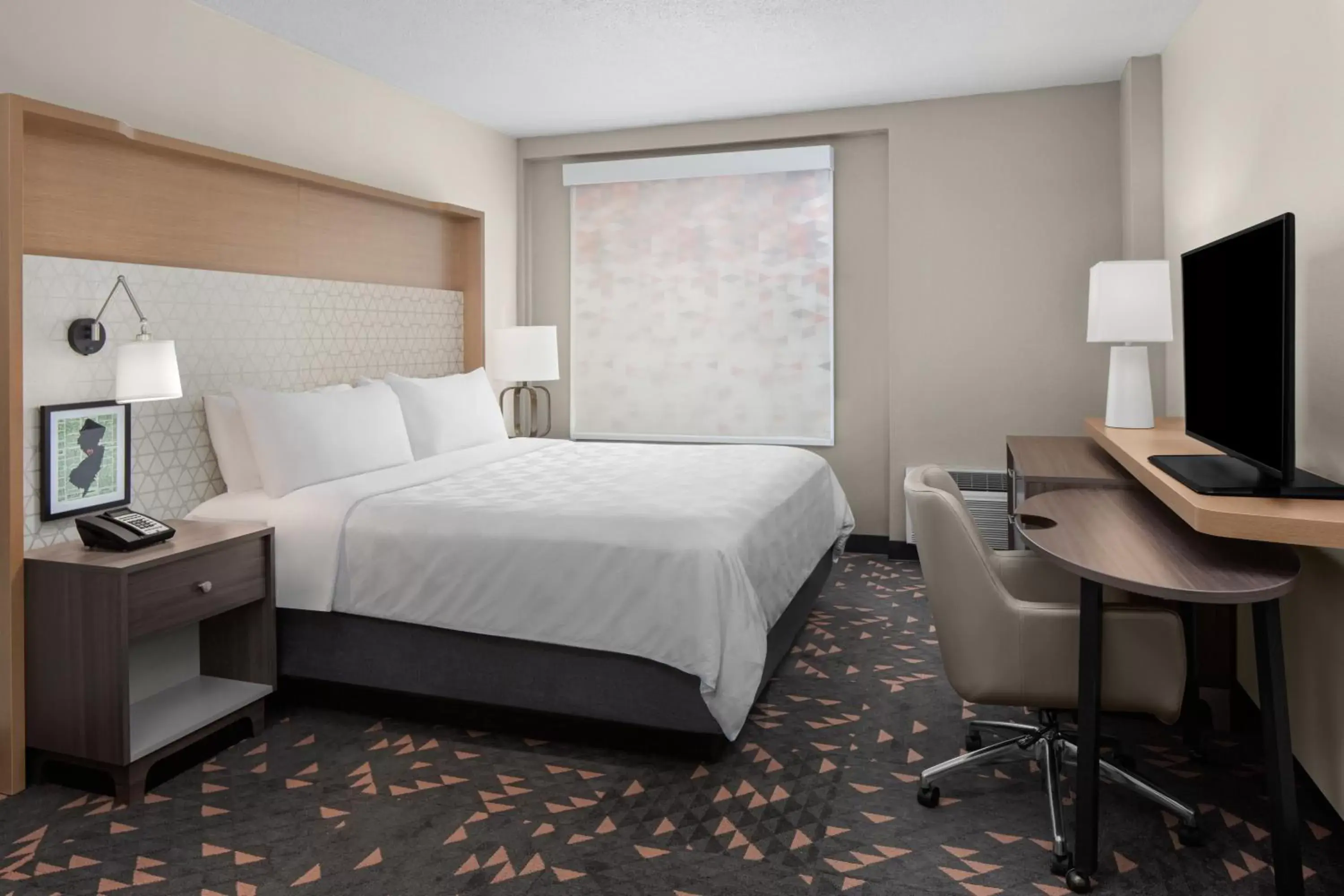Bedroom, Bed in Holiday Inn Hasbrouck Heights-Meadowlands, an IHG Hotel