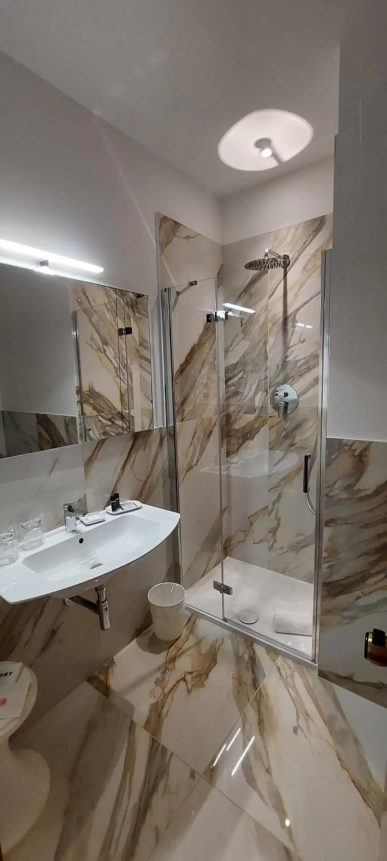 Shower, Bathroom in Perugia Plaza Hotel